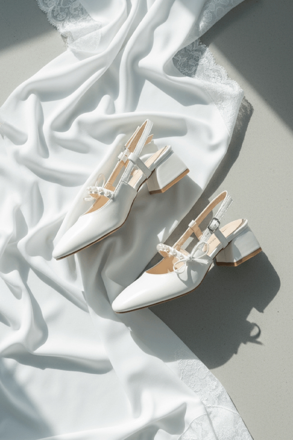 DİVOLYA  Melody Beyaz Rugan Fiyonklu İnci Detaylı (4 cm Topuklu ) Yuvarlak Burunlu Günlük Kullanım Ayakkabı - Görsel 3