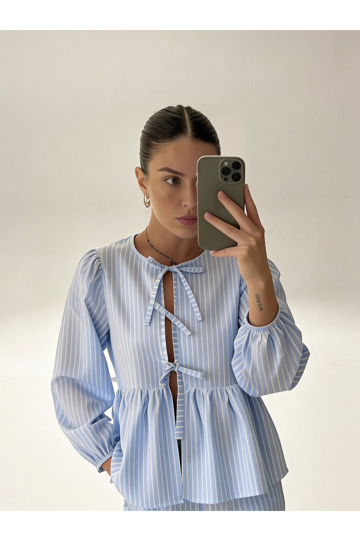 King Brothers Poplin prugasta ženska bluza sa balon rukavima i mašnom