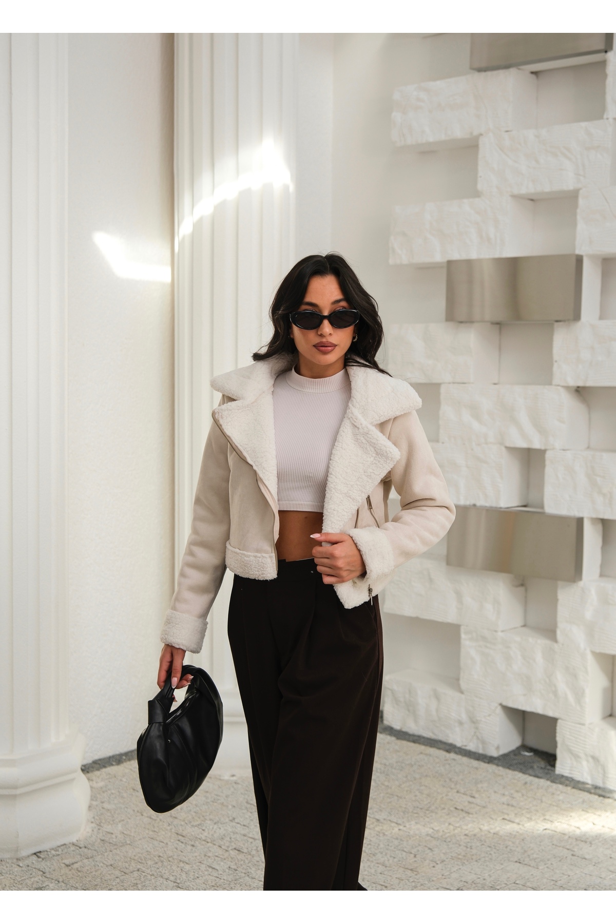 MODA DURAĞI Čierna semišová motorkárska bunda - kožušinový golier