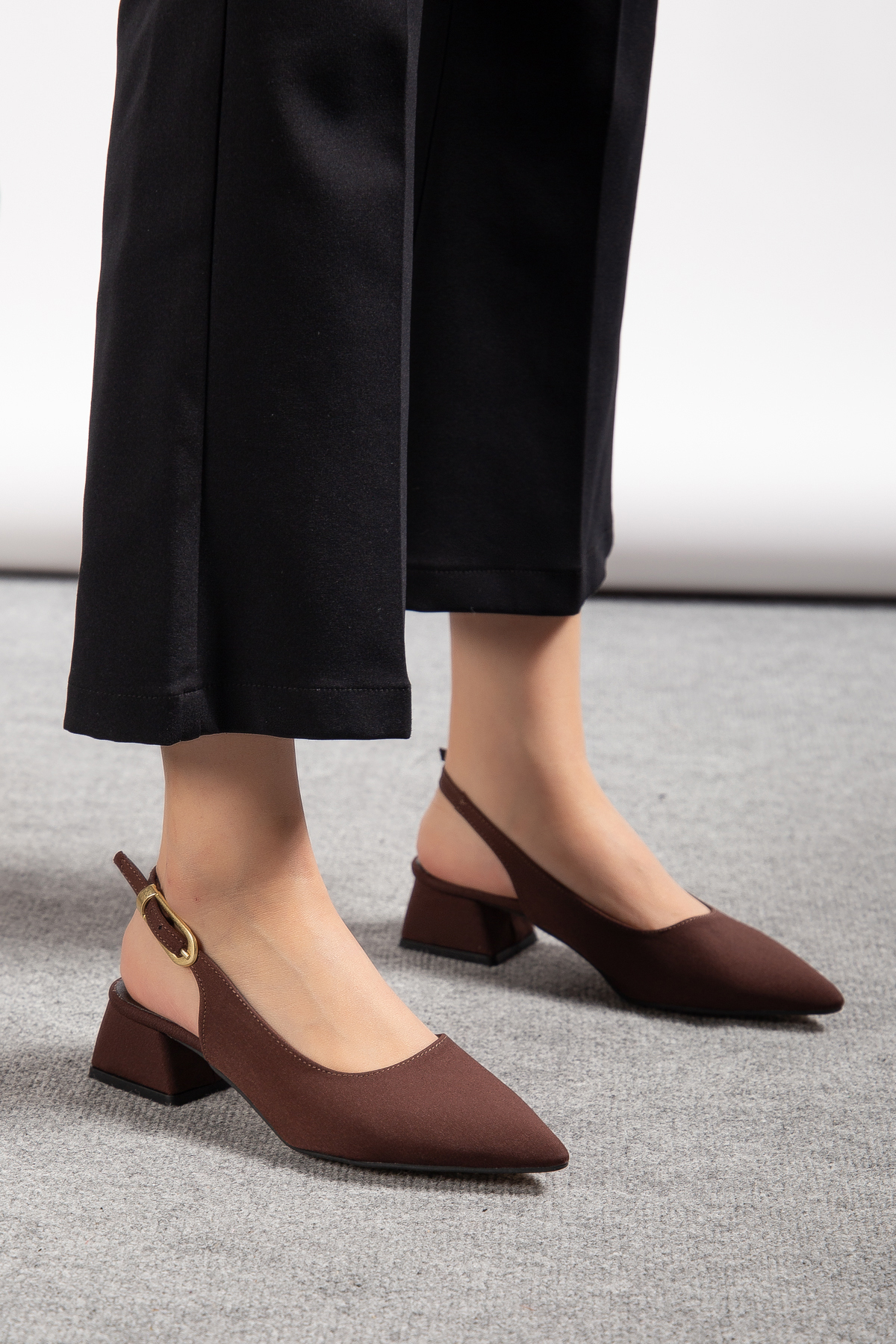 Entella Store  Kadın Kahverengi Saten Mat Tokalı Bantlı Yeni Sezon Kısa 3 cm Topuklu Ayakkabı - Görsel 4