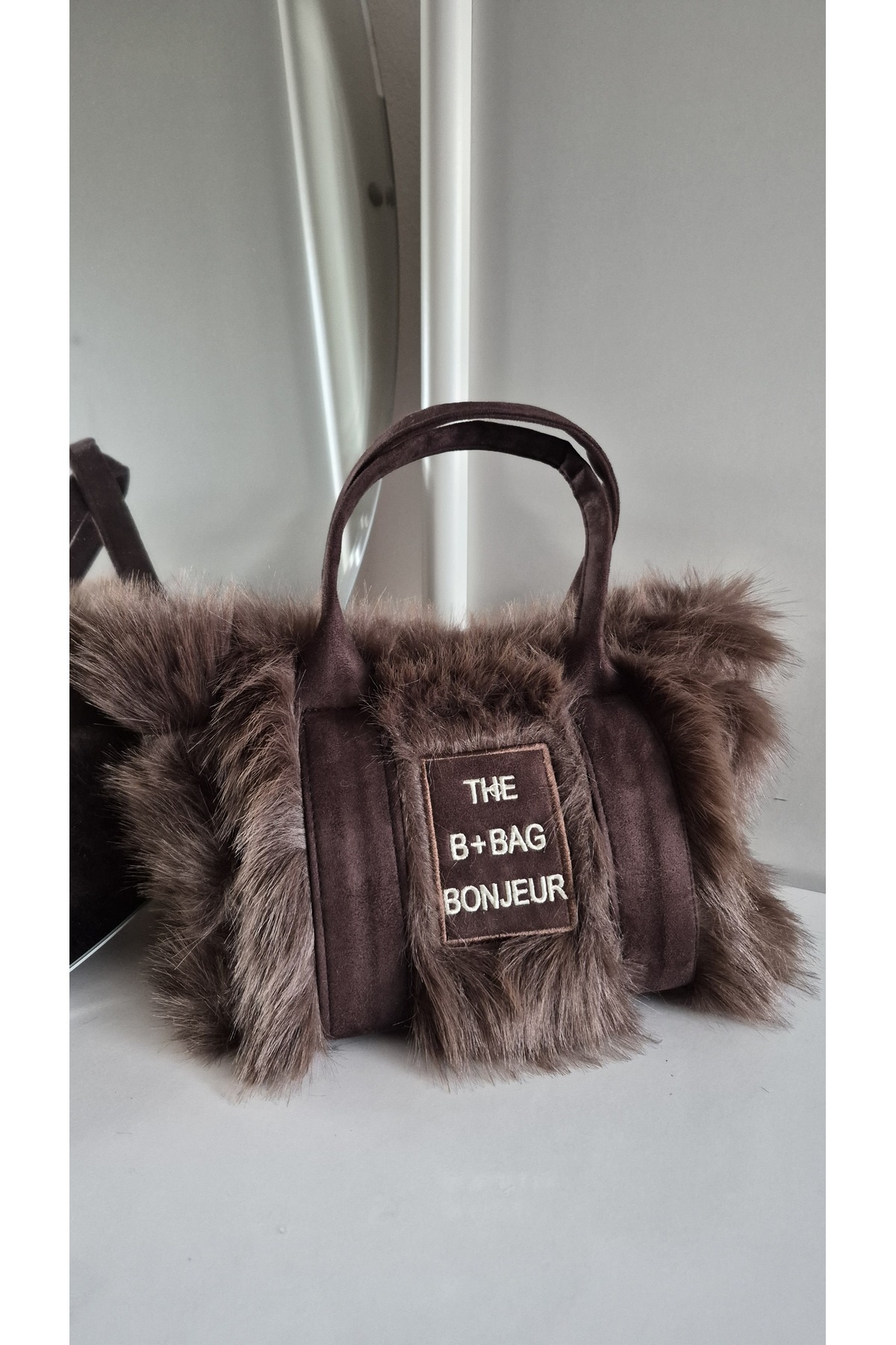 espoi collection Kadın Kahverengi Peluş Detaylı Bonjour Nakışlı El ve Omuz Çantası görsel 3