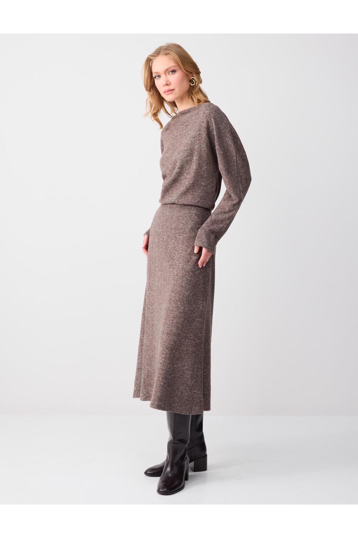 Jimmy Key  Acı Kahve Kayık Yaka Yarasa Kol Yumuşak Dokulu Örme Midi Elbise