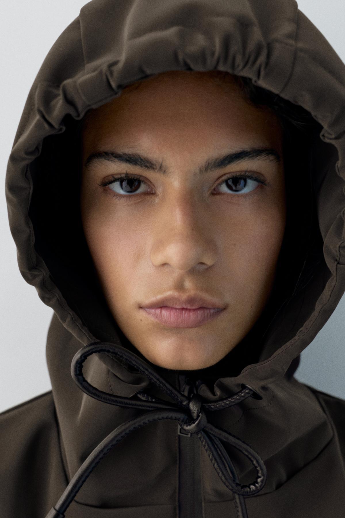 Pull & Bear  Kısa kapüşonlu yağmurluk - Görsel 7