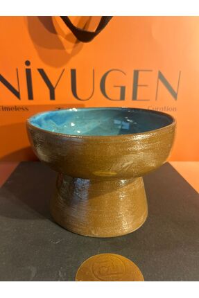 Niyugen Toprak serisi ayaklı sunumluk