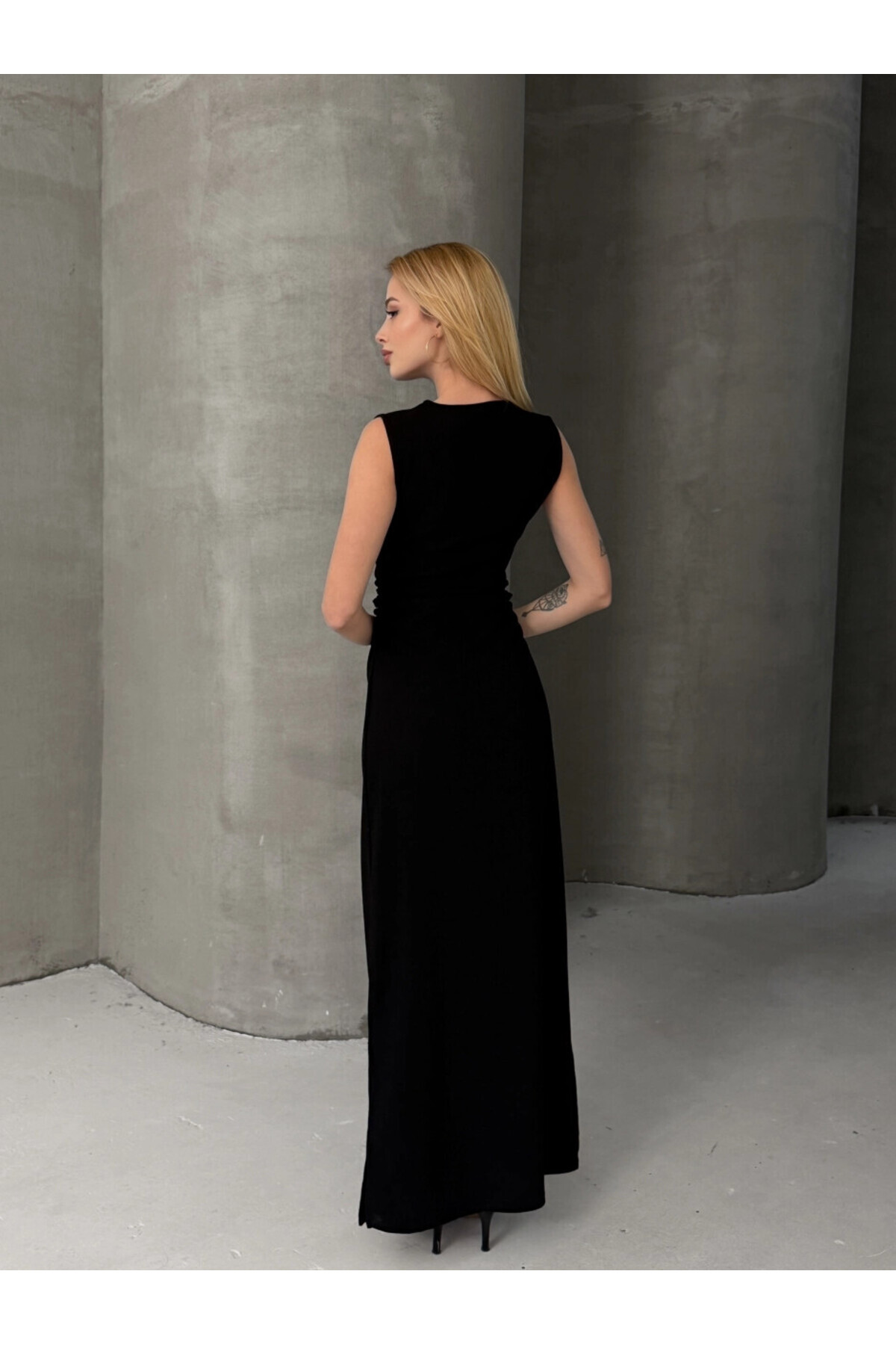 Cool & Sexy  Kolsuz Bisiklet Yaka Yırtmaçlı Uzun Elbise Siyah - Görsel 4