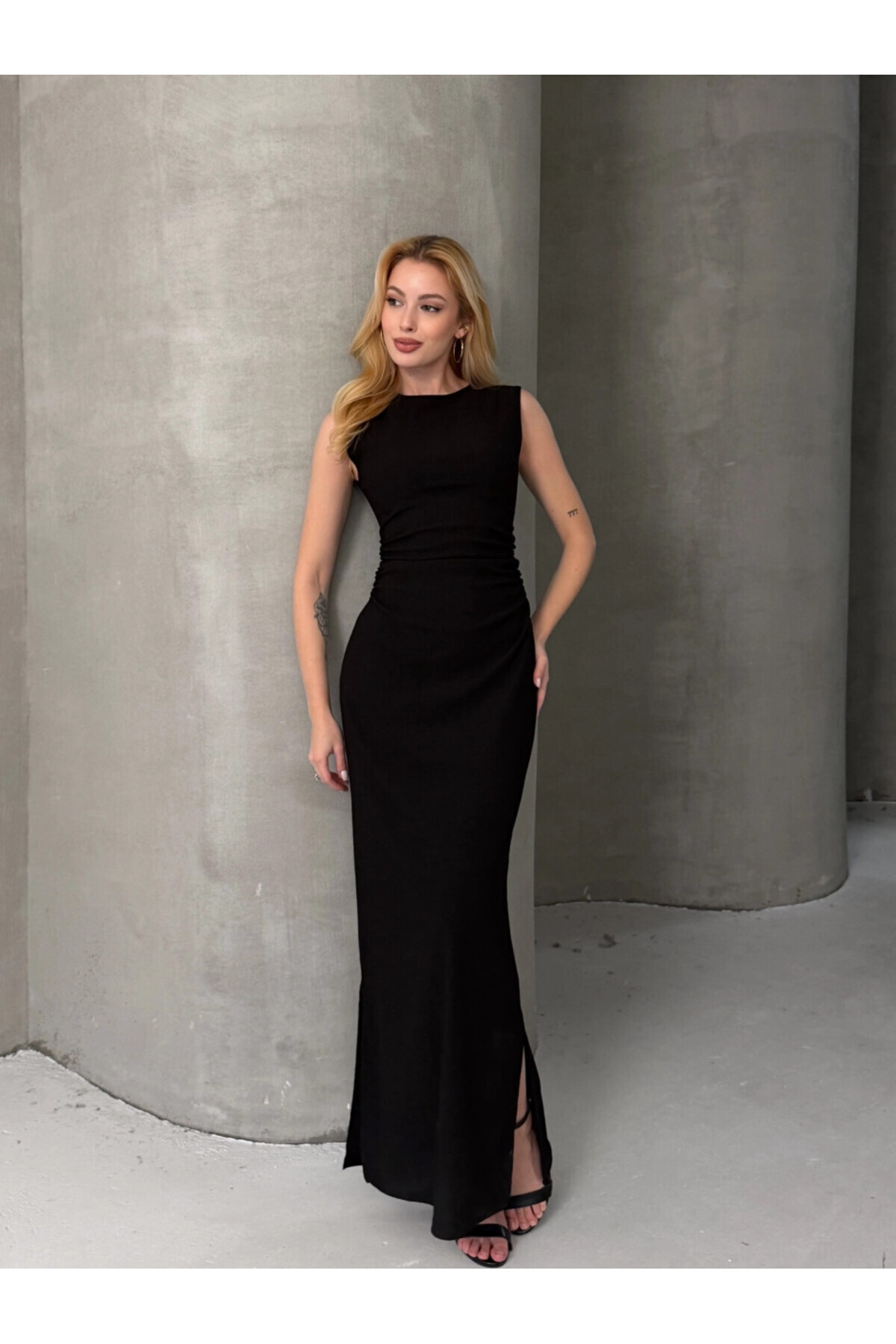 Cool & Sexy  Kolsuz Bisiklet Yaka Yırtmaçlı Uzun Elbise Siyah