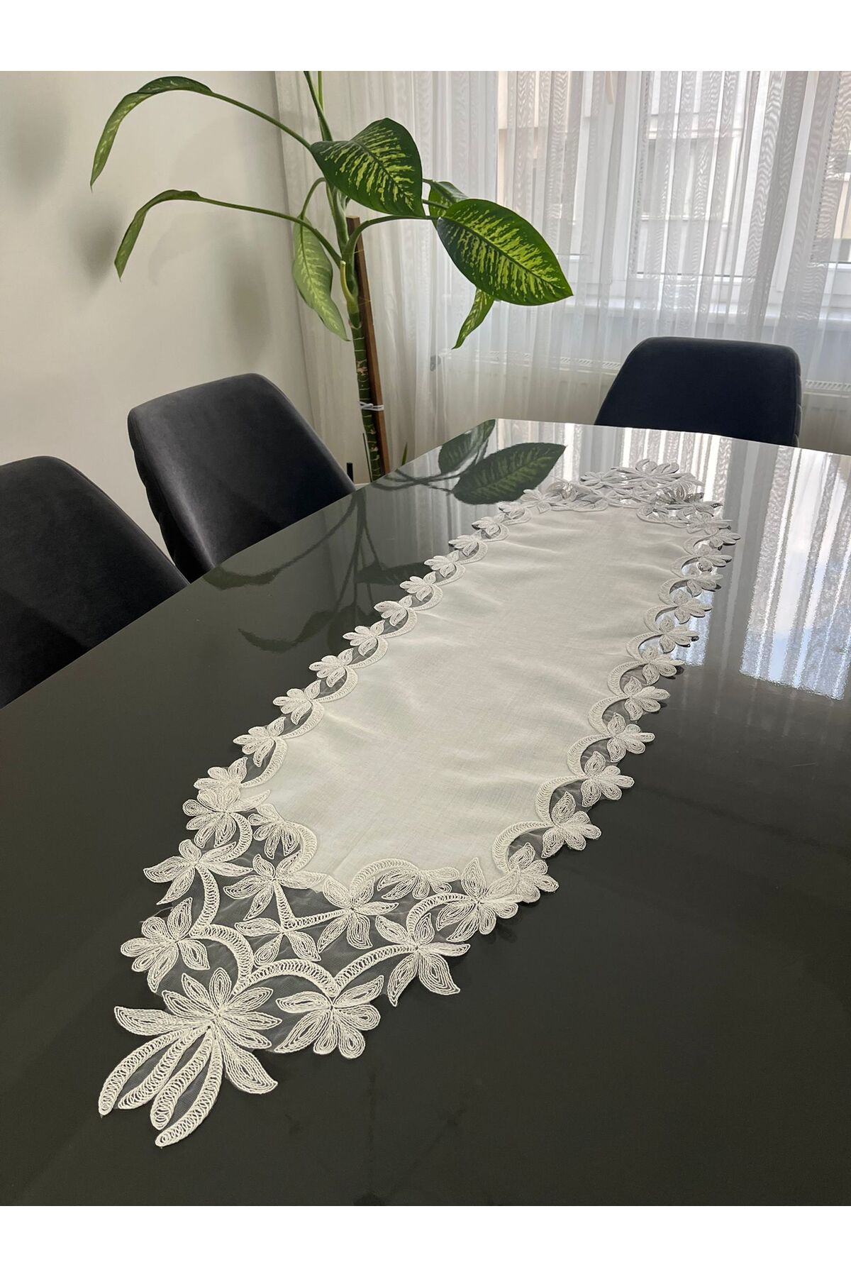 French Lace Linen Gardenia Luxury Runner