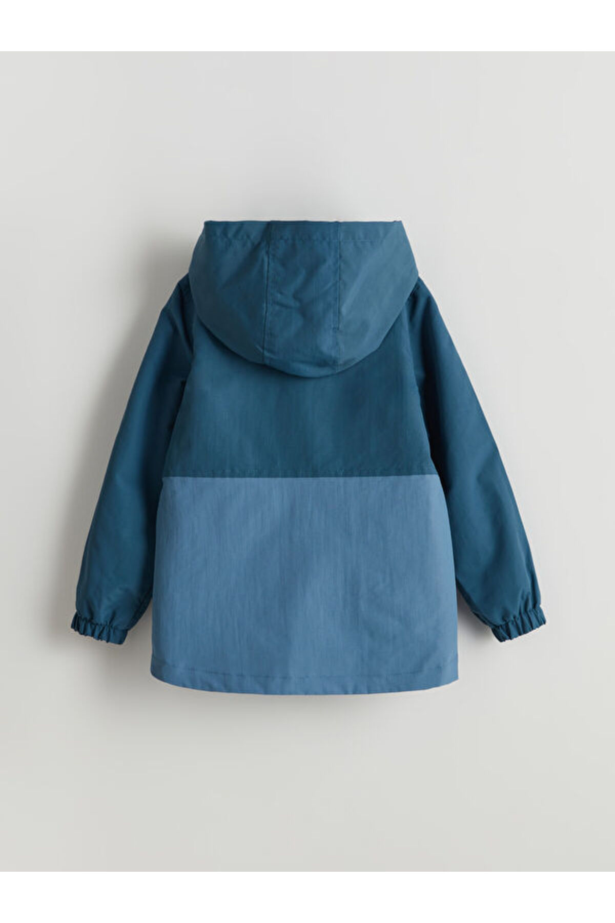 LC Waikiki RMZ GİYİM FARKIYLA Kapüşonlu Erkek Bebek Yağmurluk fotoğrafı 2 (önizleme)