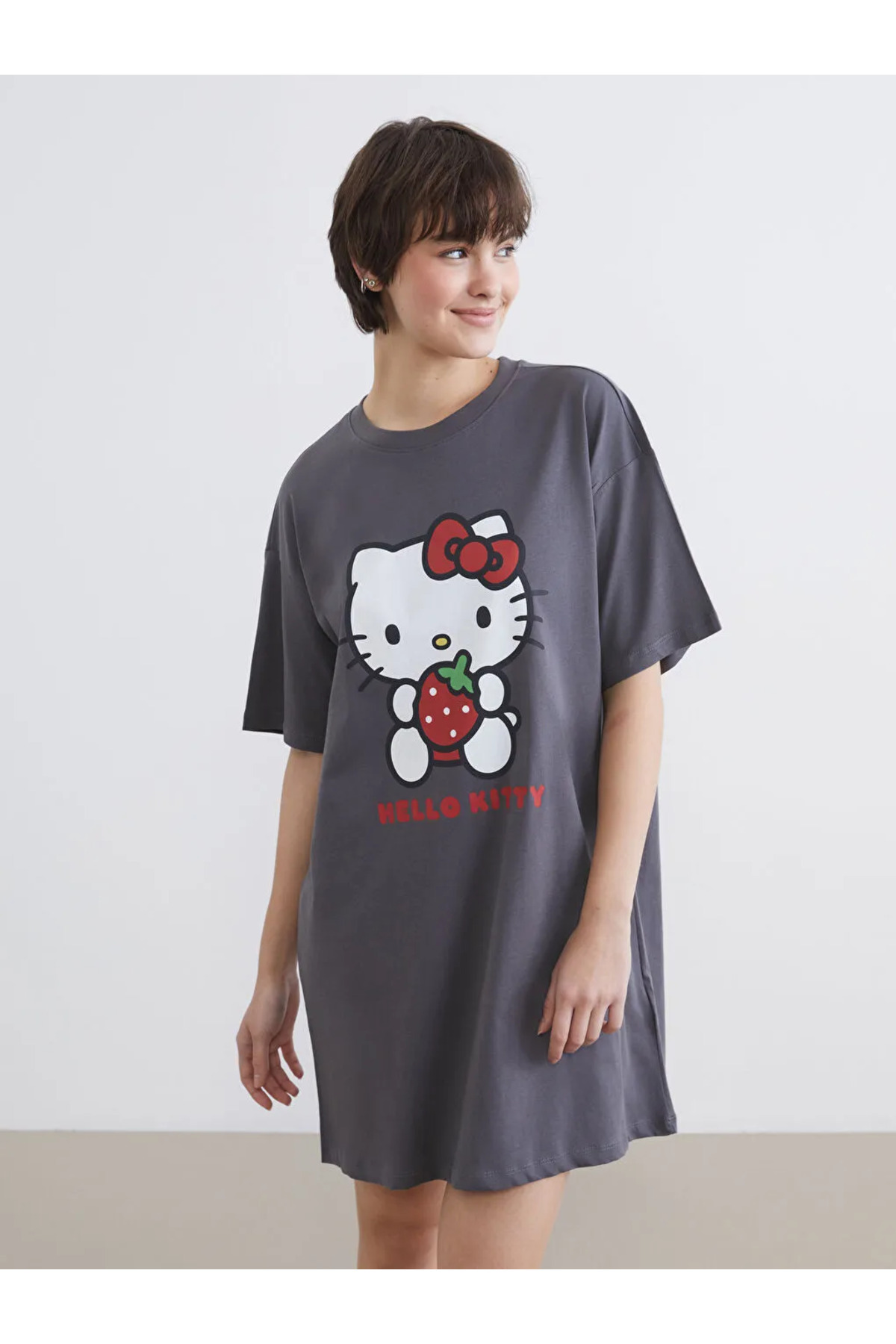 LC Waikiki LCW Young Gri Hello Kitty Baskılı Oversize Kadın Gecelik
