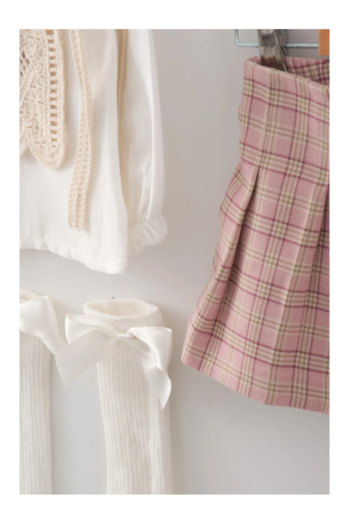 Mini Baray Kız Çocuk Kalpli Örgü Yelek Dantel Yakalı Bluz Ekose Pileli Etek 3'lü Takım 2 3 4 5 Yaş fotoğrafı 2 (önizleme)