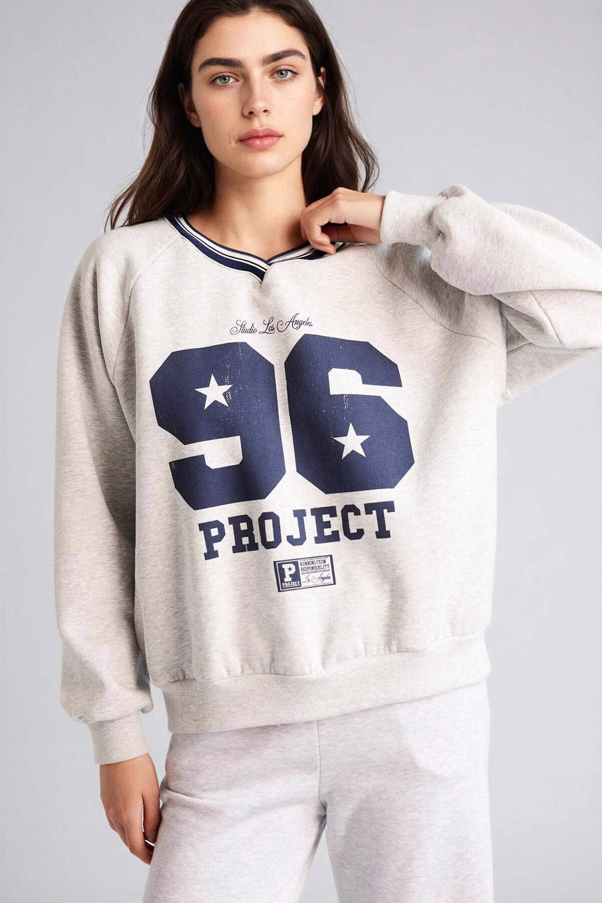 Oversıze Uzun Kollu V Yaka Pamuklu Baskılı Kalın Kumaş Sweatshirt G9597AX26SP