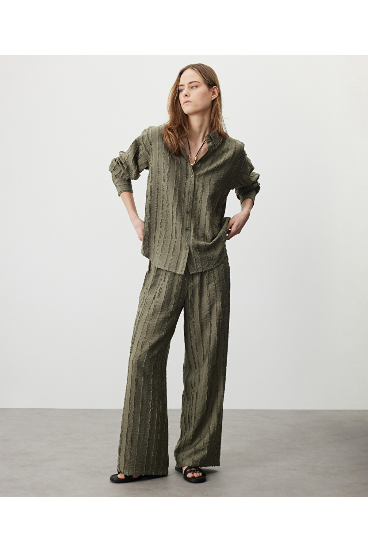 MISS IPEKYOL  Dokulu düşük omuz gömlek - Görsel 5