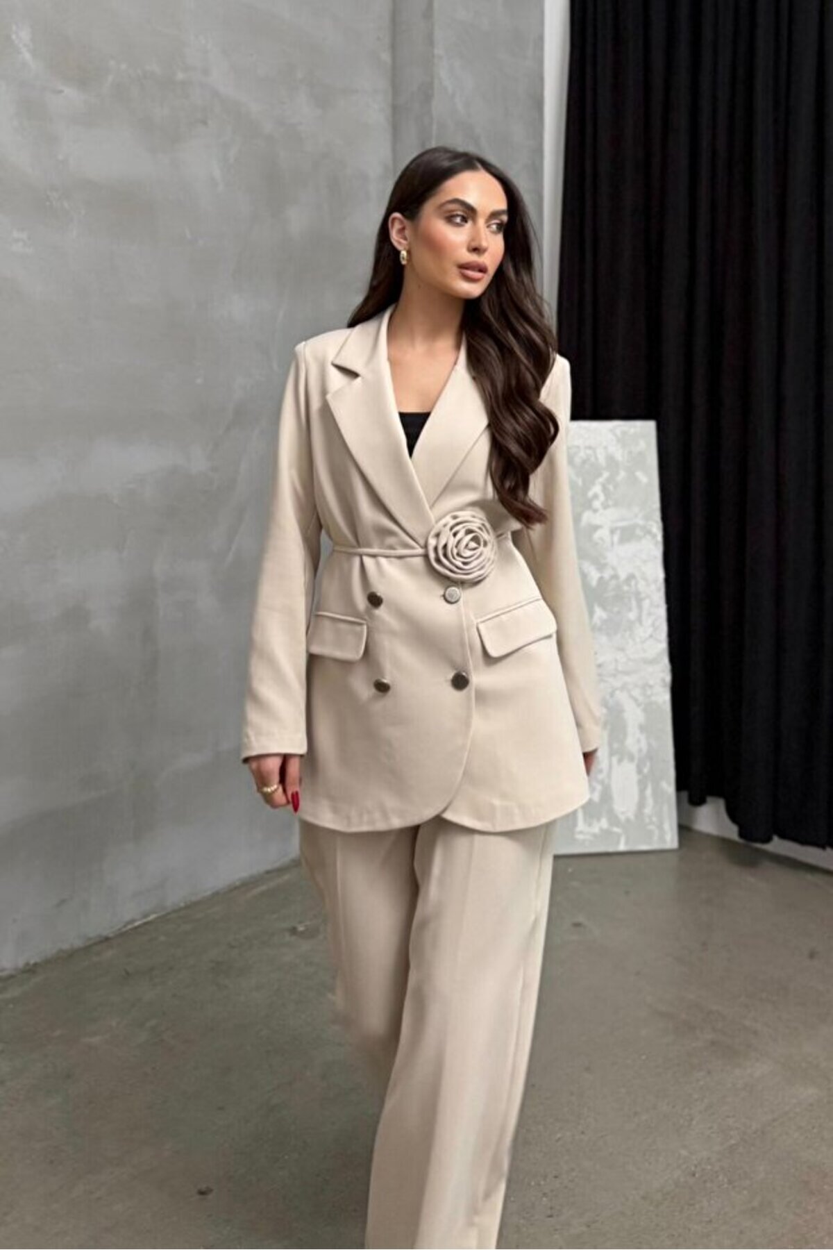 Women's Rose Accessory Detailed Blazer and Trousers Set - Görsel 4