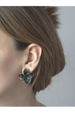 Shine Çelik Takı&Aksesuar Siyah Çiçek Desenli Çelik Küpe