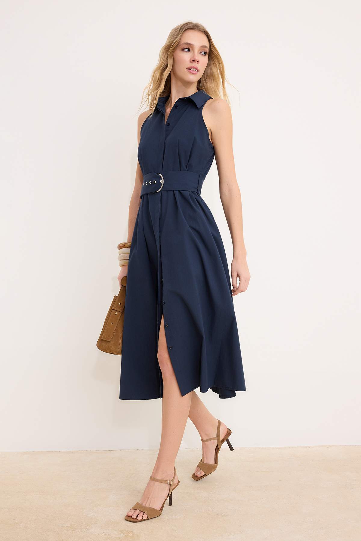 Trendyol Collection Marineblaues, einfarbiges, gewebtes Midi-Hemdkleid mit Gü...