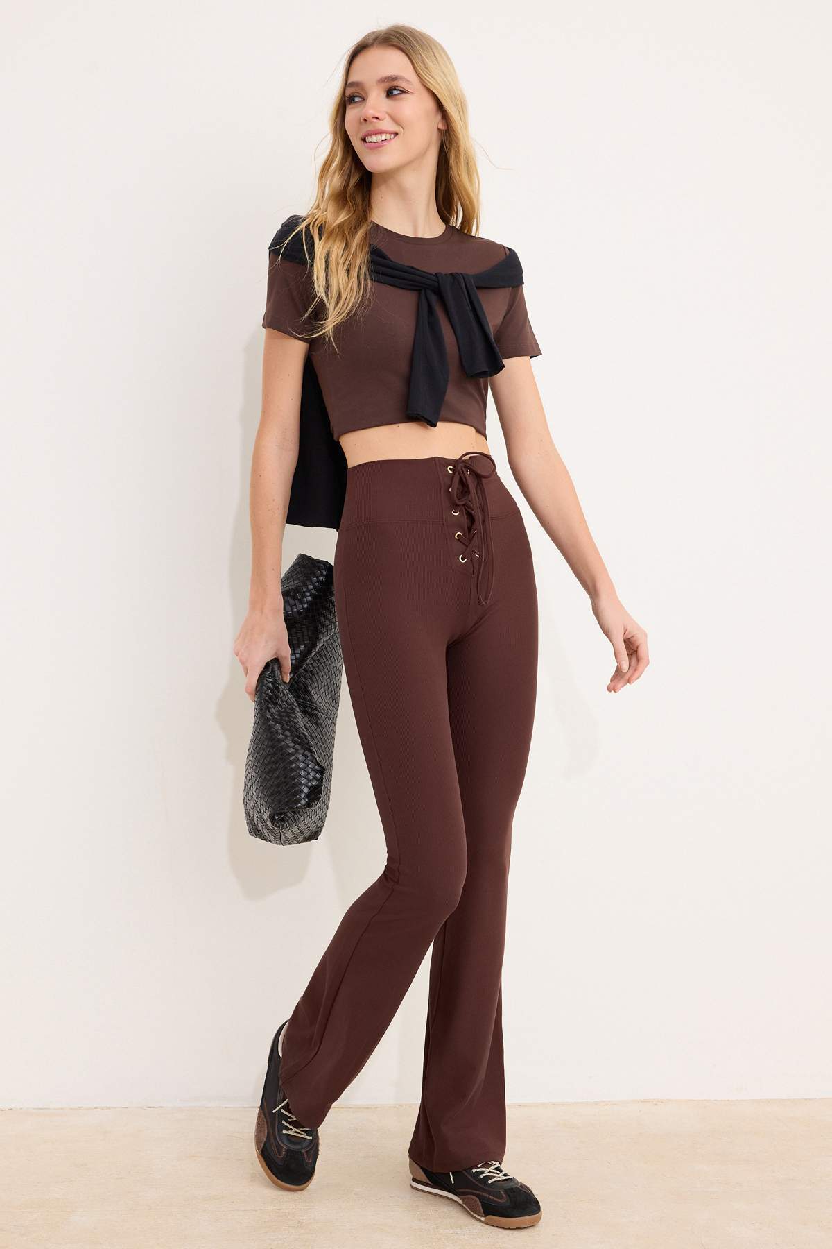 Trendyolmilla  Kahverengi Flare/İspanyol Paça Yüksek Bel Bağcıklı Uzun Fitilli Esnek Örme Pantolon TWOSS26PL00079 - Görsel 2