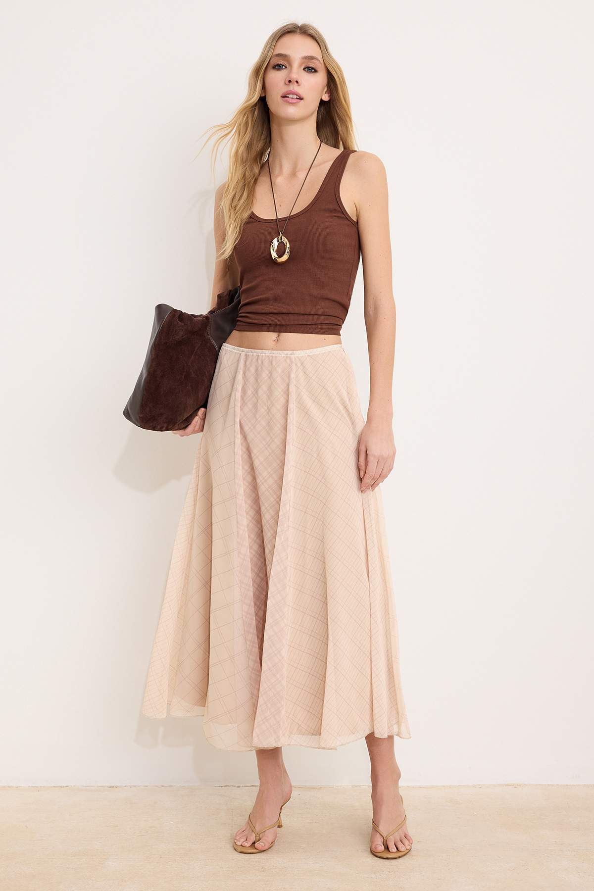 Trendyolmilla  Bej Ekoseli Astarlı Şifon Maxi Asimetrik Etek TWOSS26ET00045 - Görsel 3