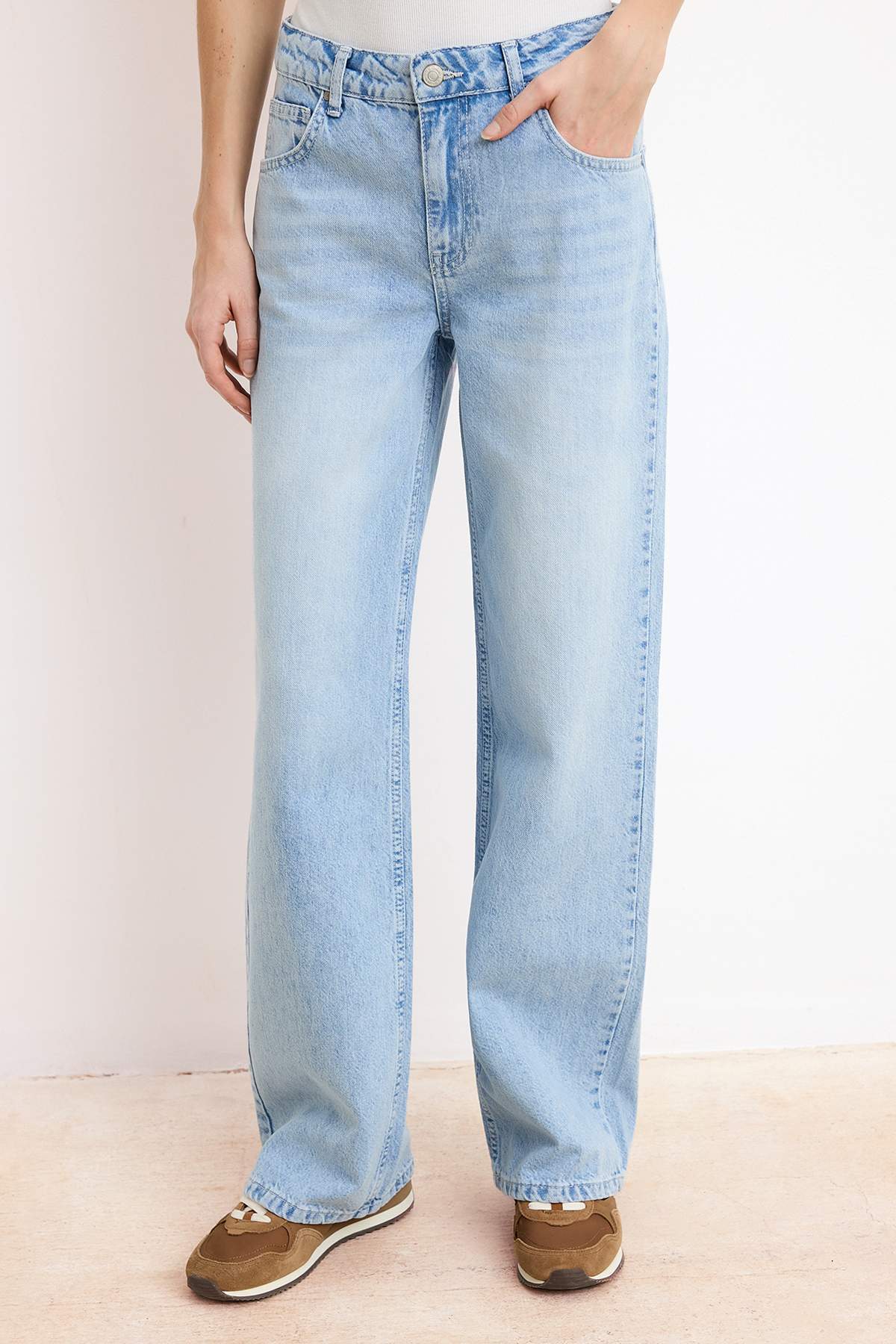 Trendyolmilla  Açık Mavi More Sustainable DÖKÜMLÜ Normal Bel %100 Pamuk Wide Leg Jeans TWOSS26JE00135 - Görsel 3