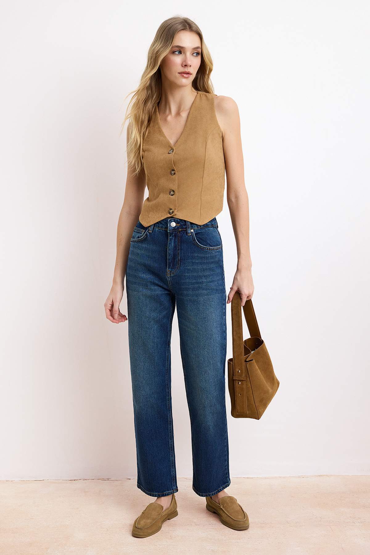 Trendyolmilla  Mavi More Sustainable Yüksek Bel Az Esnek Straight Düz Kesim Jeans TWOSS26JE00159