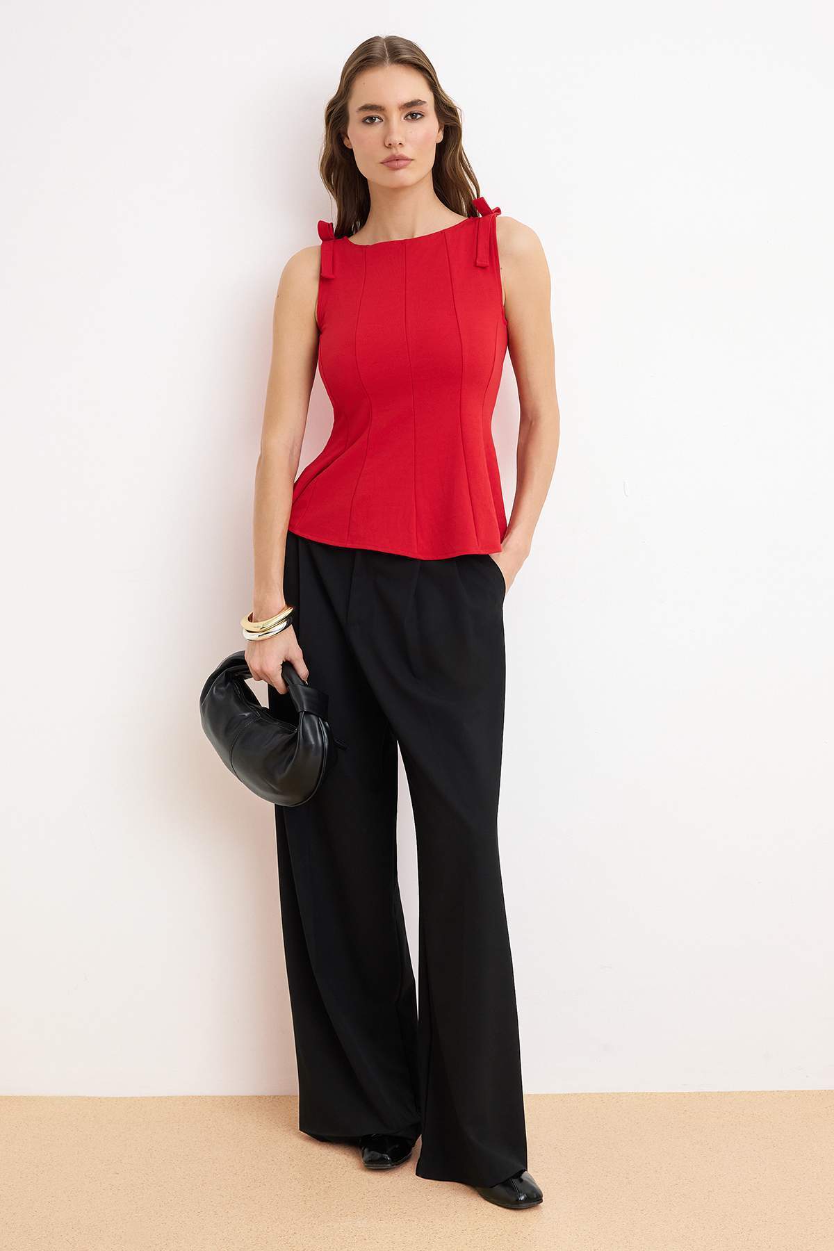 Trendyolmilla  Kırmızı Sıfır Kol Peplum Belden Oturmalı Omuz Fiyonk Detaylı Örme Bluz TWOSS25BZ00482 - Görsel 2