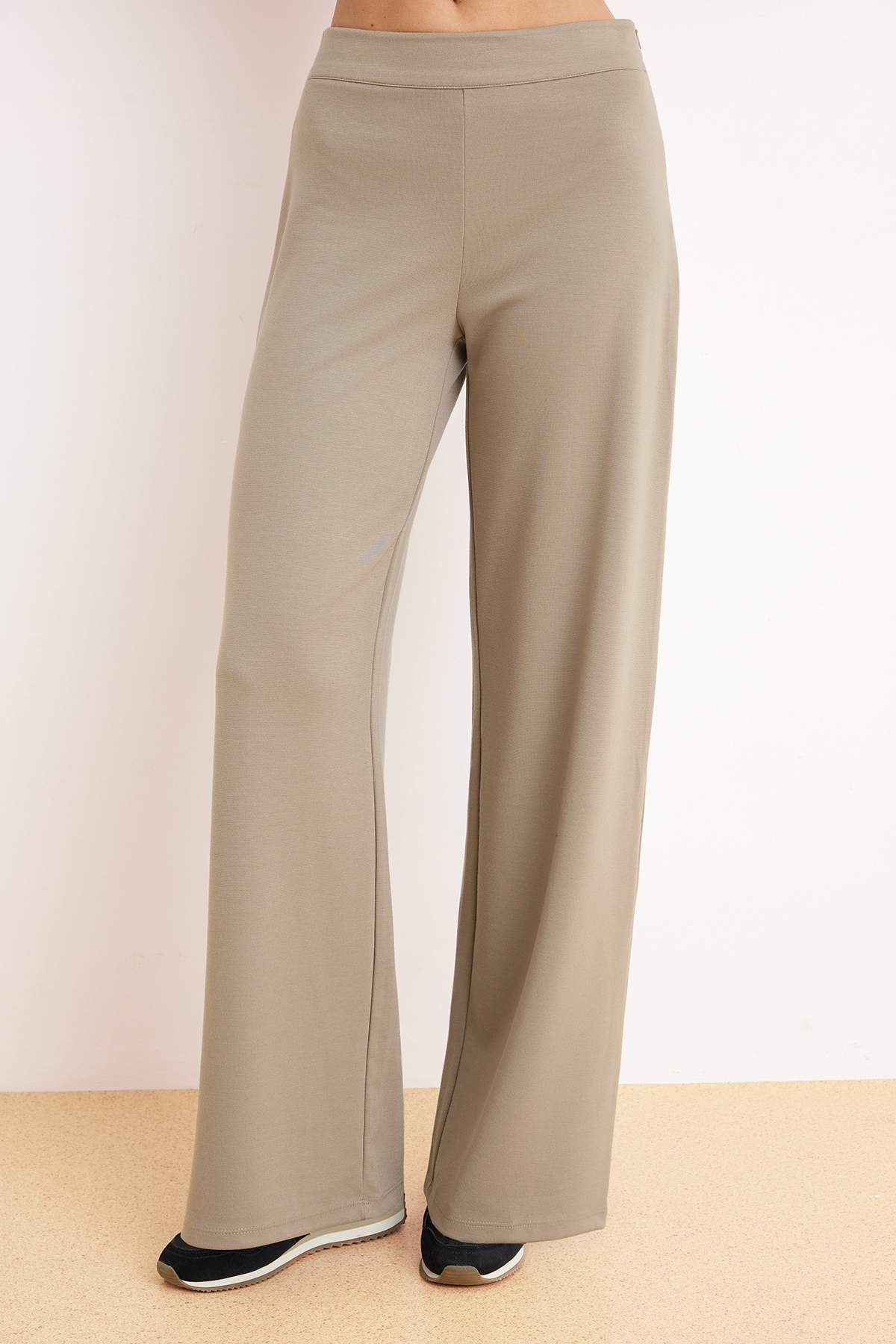 Trendyolmilla  Taş Relaxed Düşük Kol Kısa Kollu Astarlı Boru Paça İnterlok Örme Alt-Üst Takım TWOSS26AU00033 - Görsel 3