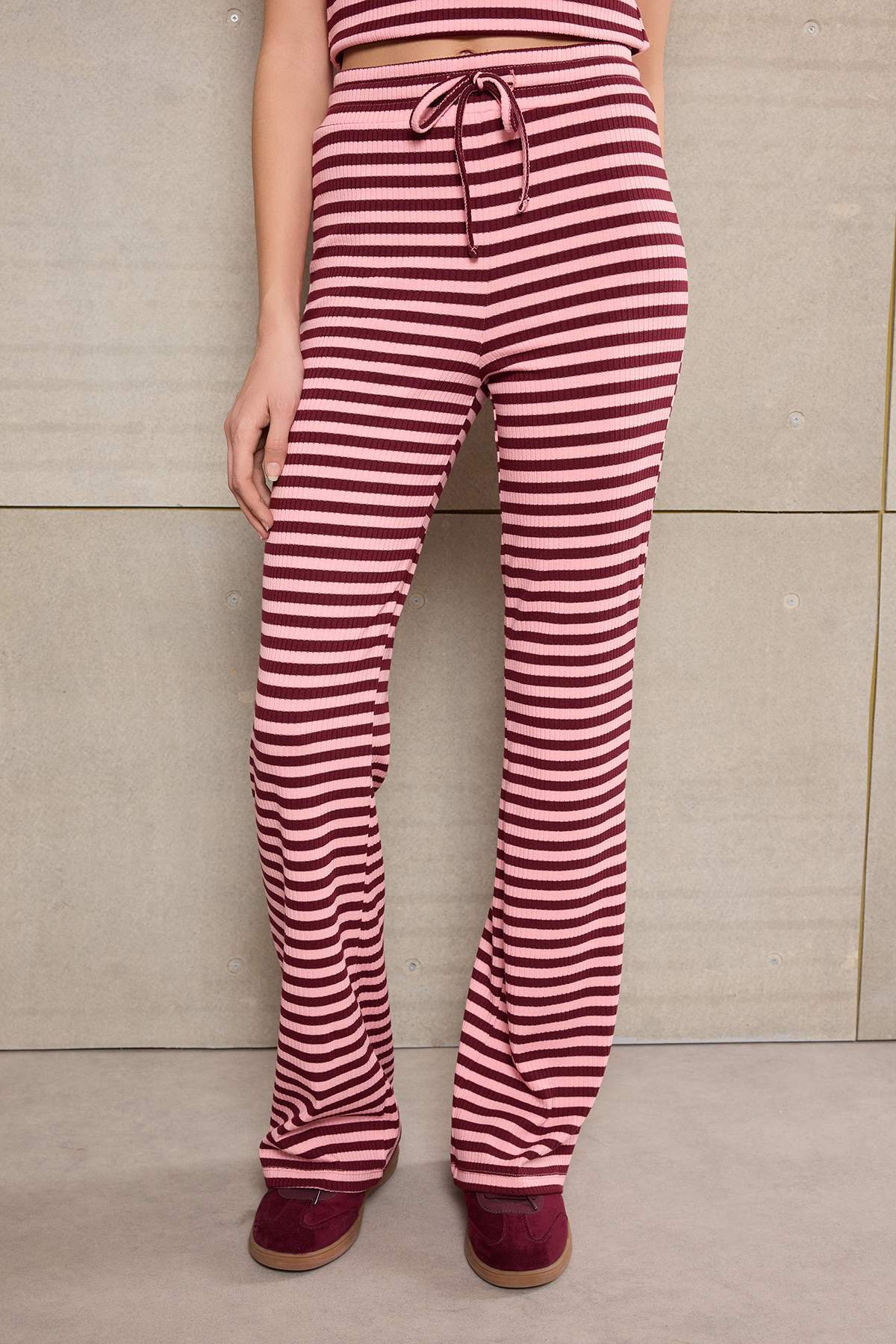 Trendyolmilla  Teen Çok Renkli Çizgili Fitted/Vücuda Oturan Boru Paça Esnek Örme Alt-Üst Takım TWOSS26AU00024 - Görsel 3