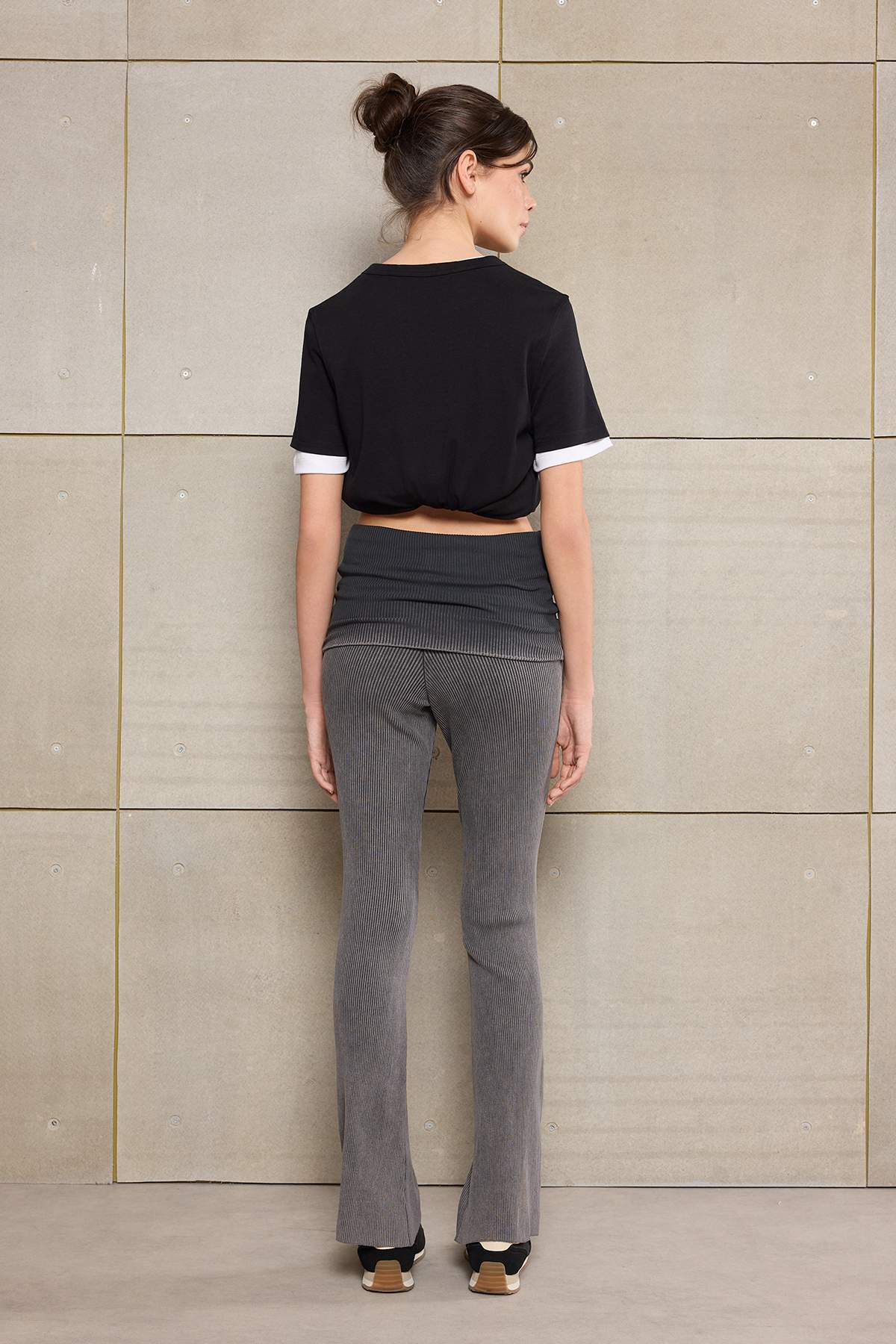 Trendyolmilla  Teen Antrasit Flare/İspanyol Paça Yıkamalı Normal Bel Uzun Fitilli Örme Pantolon TWOSS26PL00004 - Görsel 4