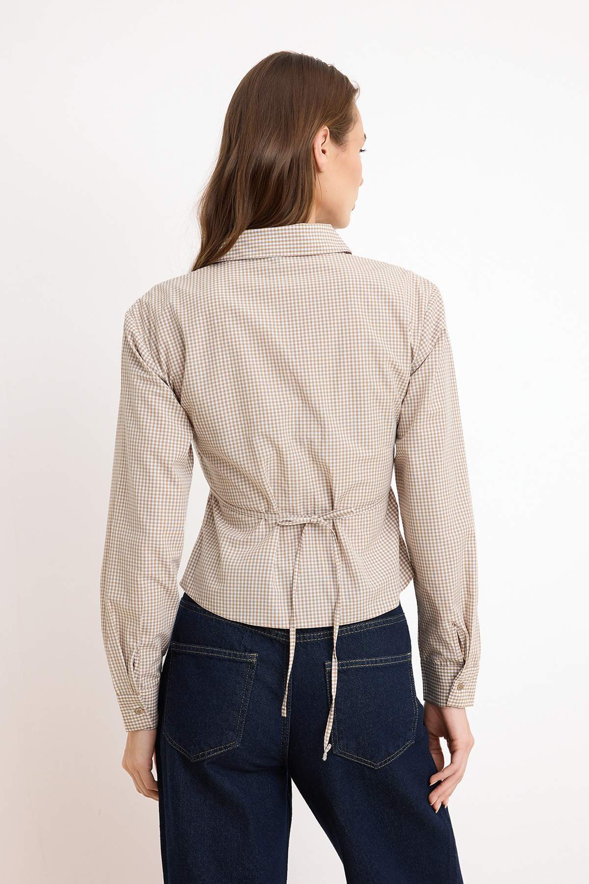 Trendyolmilla  Kahverengi Pötikare Bele Oturan Fırfırlı Gömlek TWOSS26GO00030 - Görsel 4