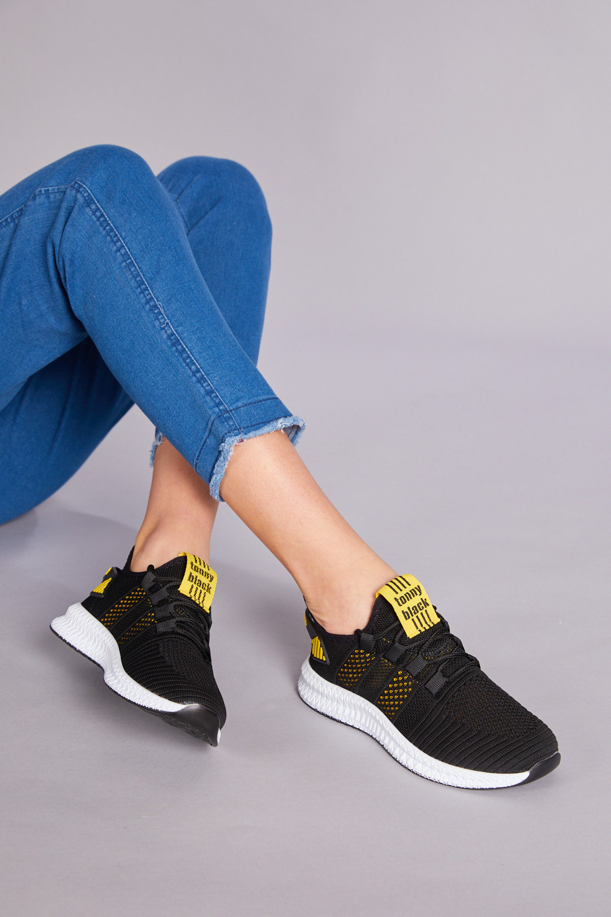 Tonny Black Unisex Siyah Sarı Rahat Kalıp Yanı Şerit Deseli Bağcıklı Spor Ayakkabı görsel 4