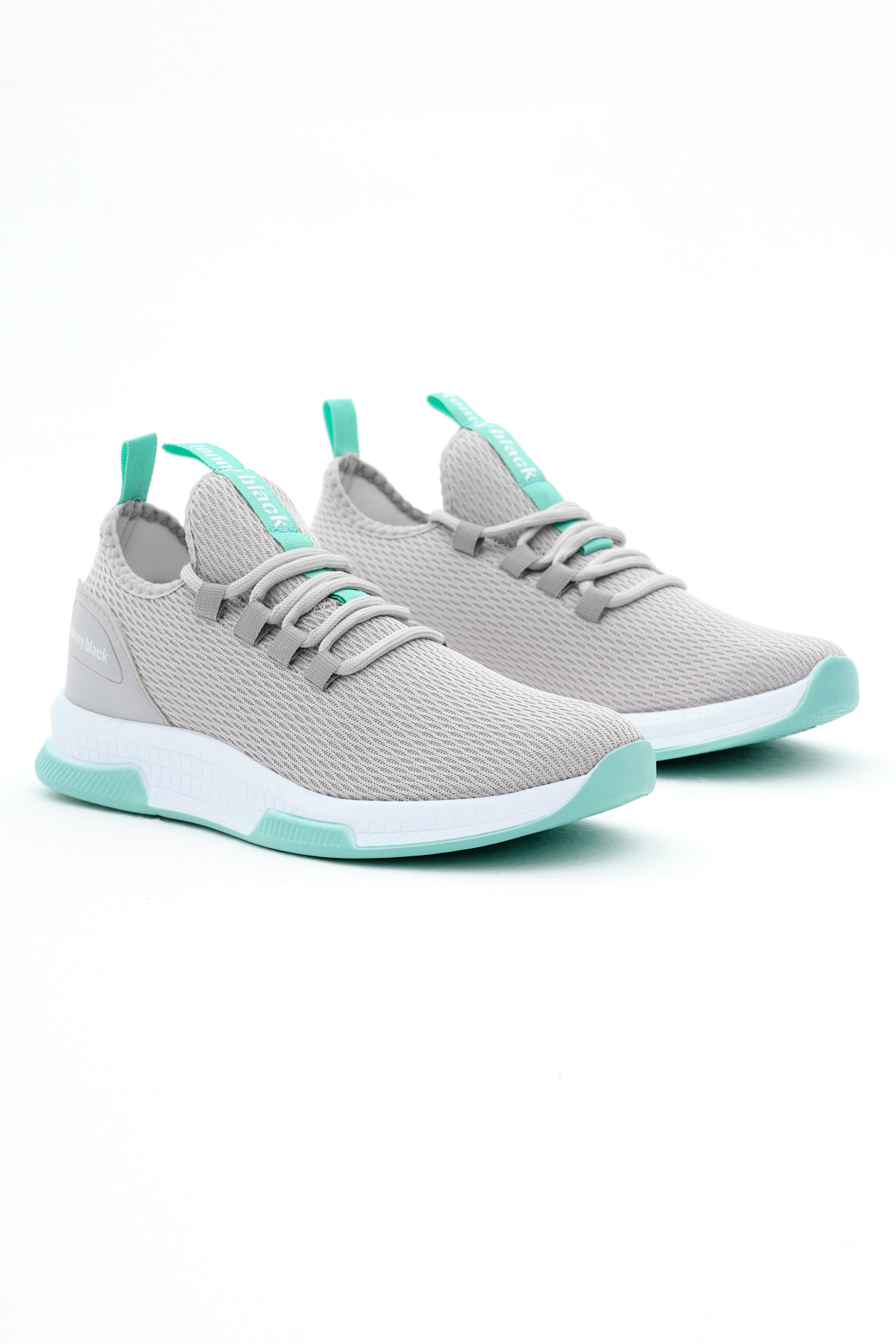 حذاء رياضي برباط ونعل بولي قابل للتنفس باللون الرم...