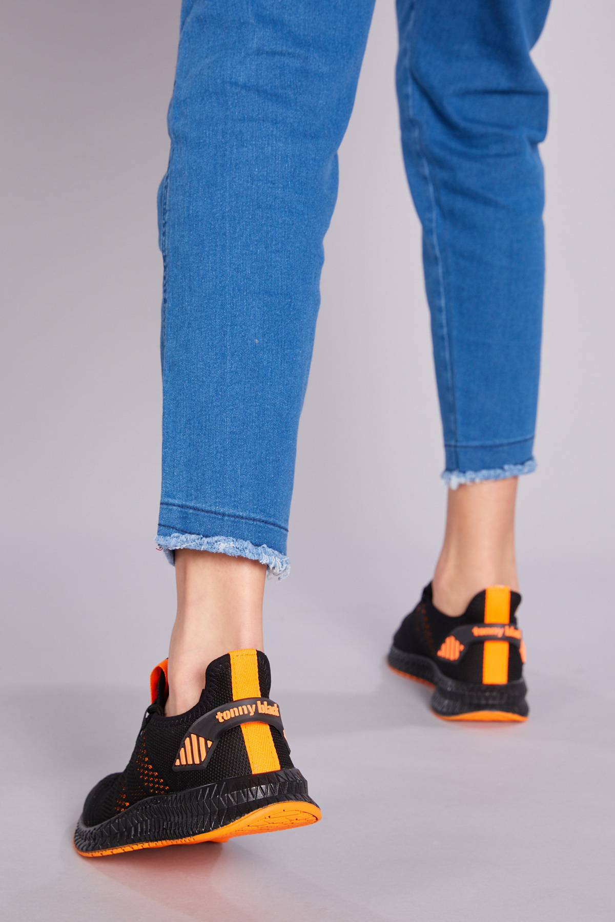 Tonny Black Unisex Siyah Turuncu Rahat Kalıp Yanı Şerit Deseli Bağcıklı Spor Ayakkabı görsel 4