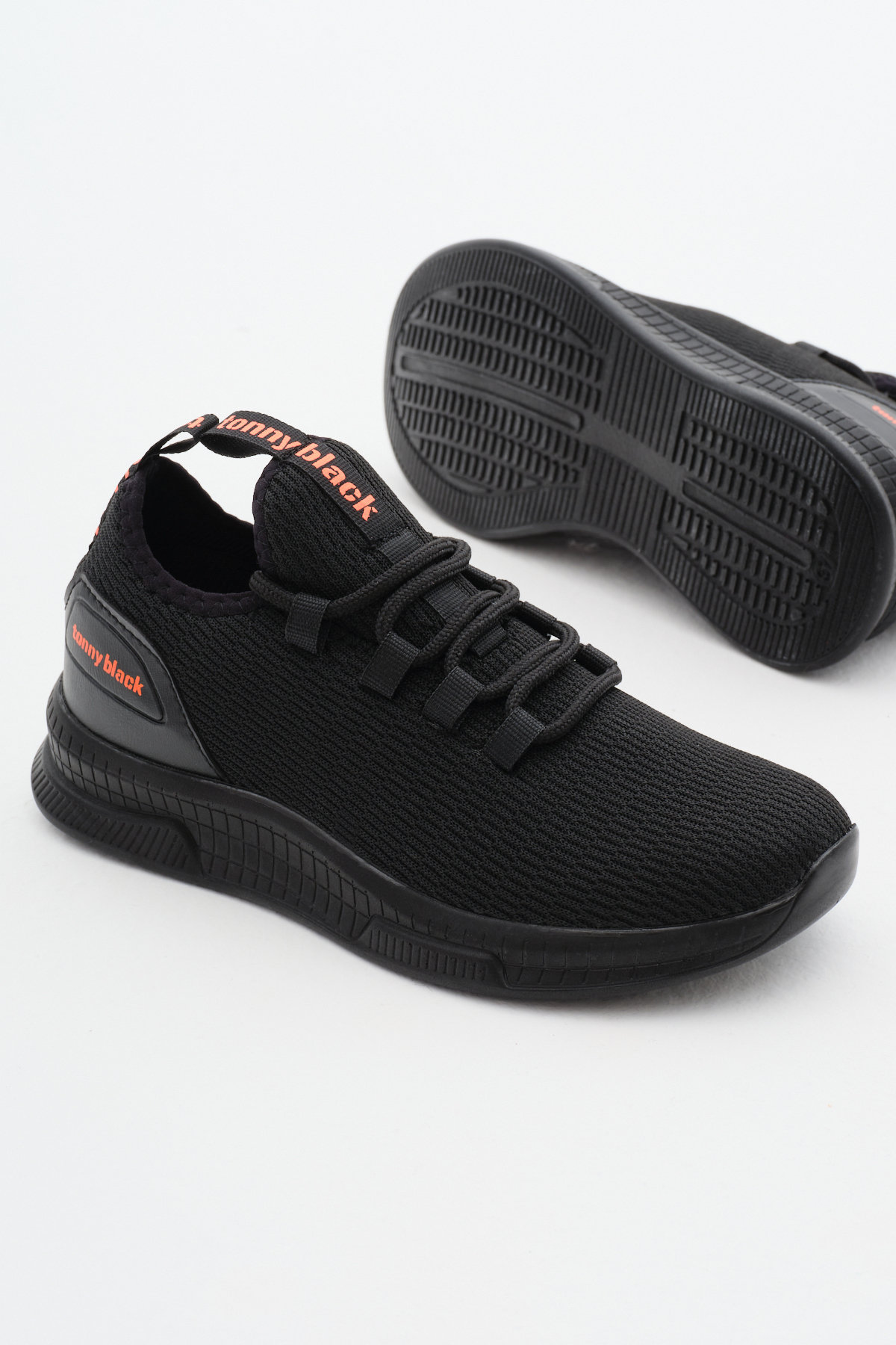 حذاء توني أسود مريح للجنسين
