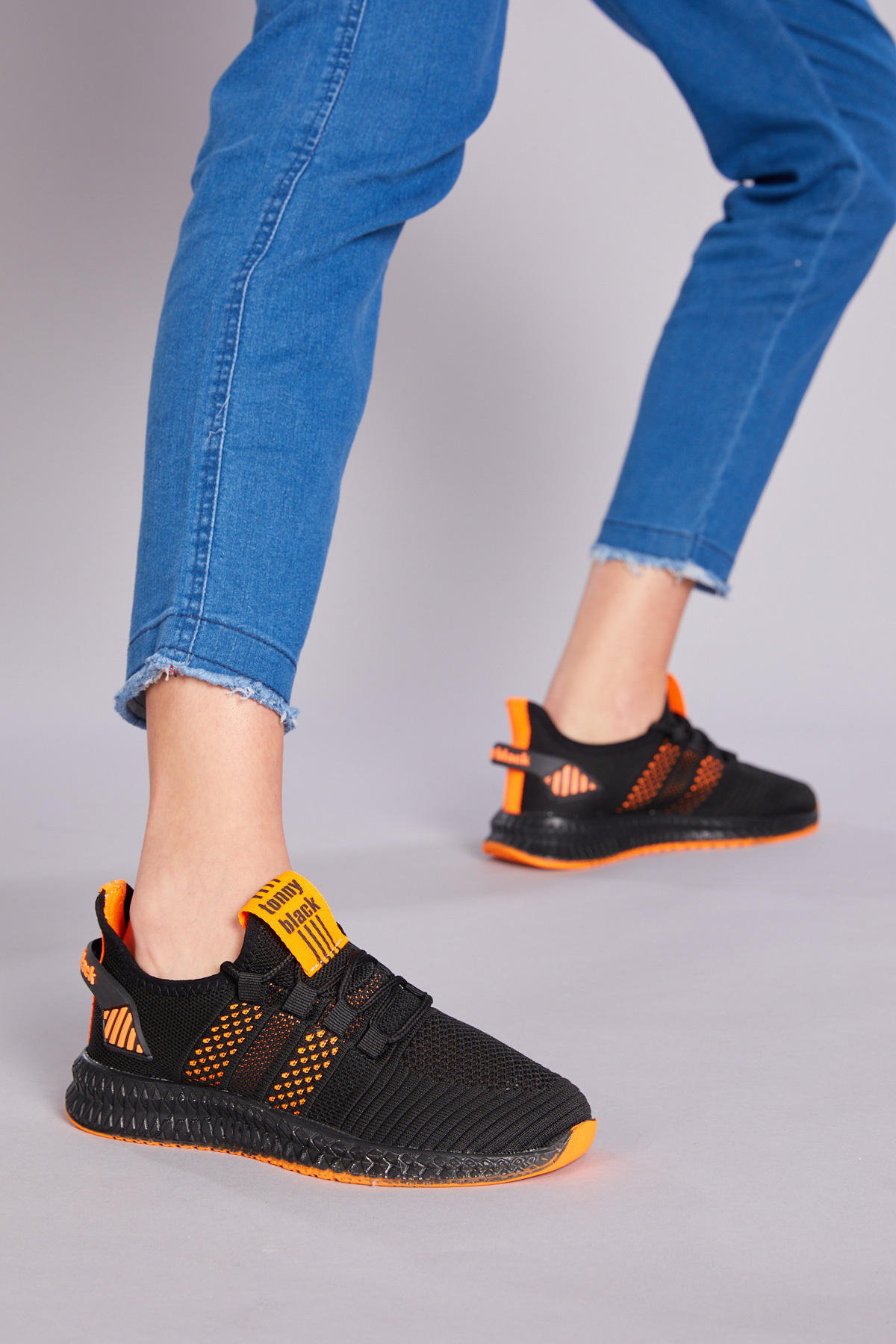 Tonny Black Unisex Siyah Turuncu Rahat Kalıp Yanı Şerit Deseli Bağcıklı Spor Ayakkabı