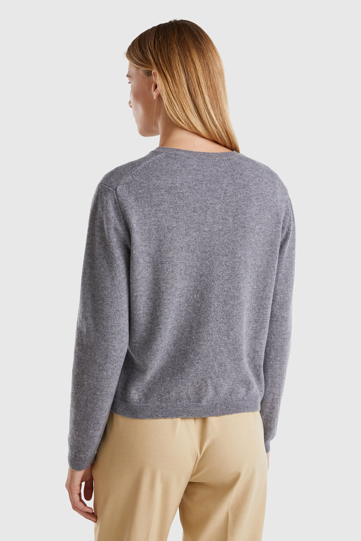 United Colors of Benetton  Kadın Antrasit Melanj %100 Merino Bisiklet Yaka İnci Düğmeli Hırka - Görsel 4