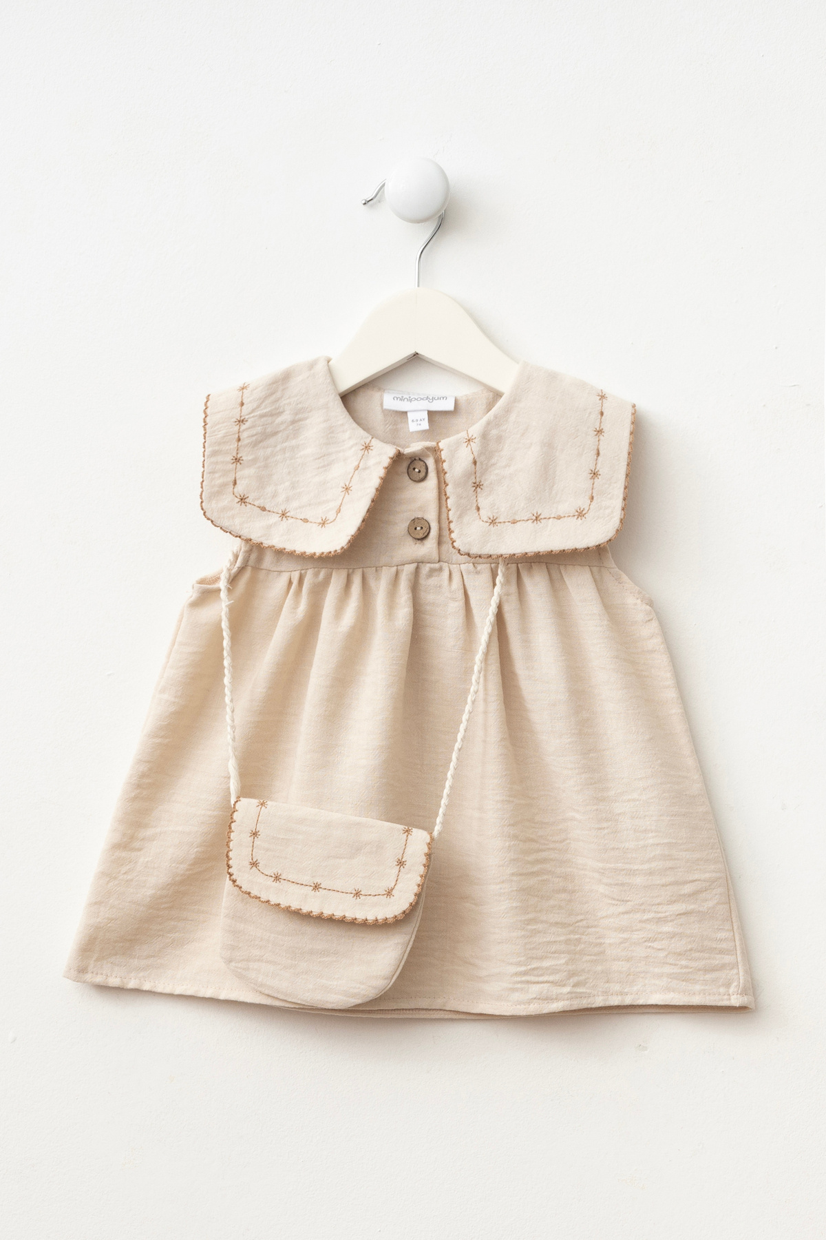 Minipodyum Kız Bebek Yakası Nakışlı Çantalı Bayramlık Keten Elbise fotoğrafı 2 (önizleme)