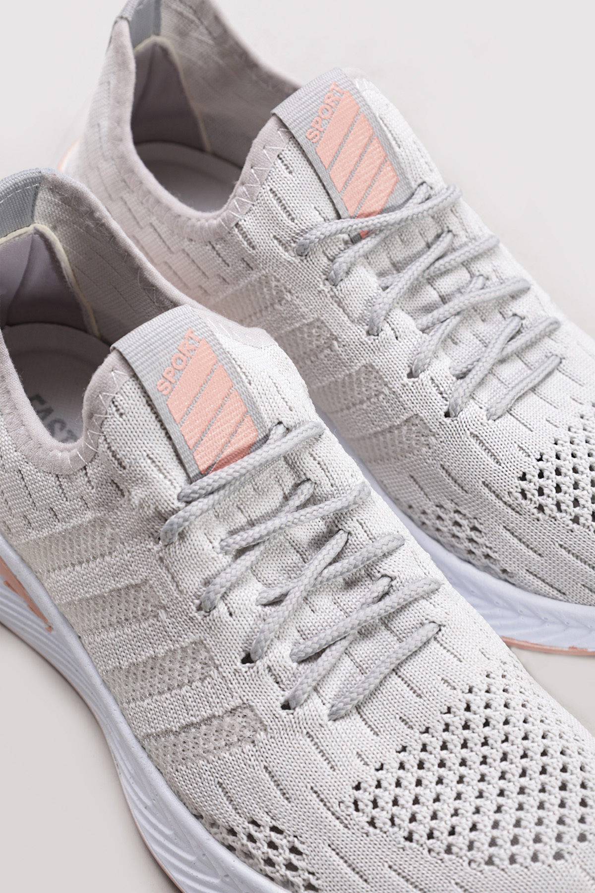 حذاء رياضي نسائي ذو نعل تشريحي للمشي اليومي 925za0...