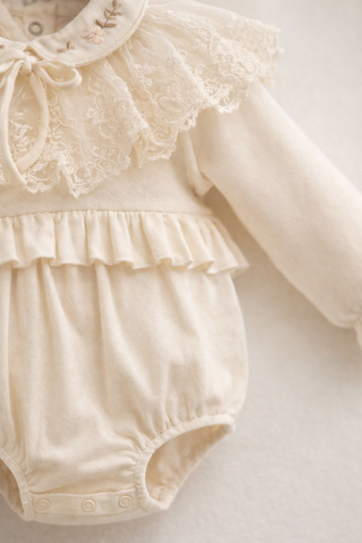 Minytrendy Kız Bebek Vintage Konsept Yenidoğan Tulum Romper Bandanalı Hediyelik Mevlüt Bayramlık Takım fotoğrafı 7 (önizleme)