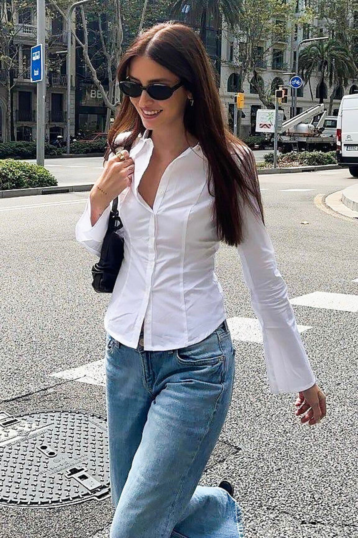 Seeh  Beyaz Uzun Kollu Vücuda Oturan Gömlek SH356