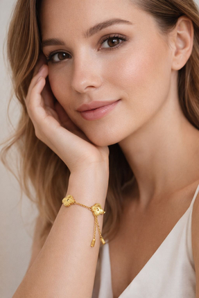 Marca Accessories Yonca Figürlü Gold Renk Kadın Bileklik- Beyaz Taşlı