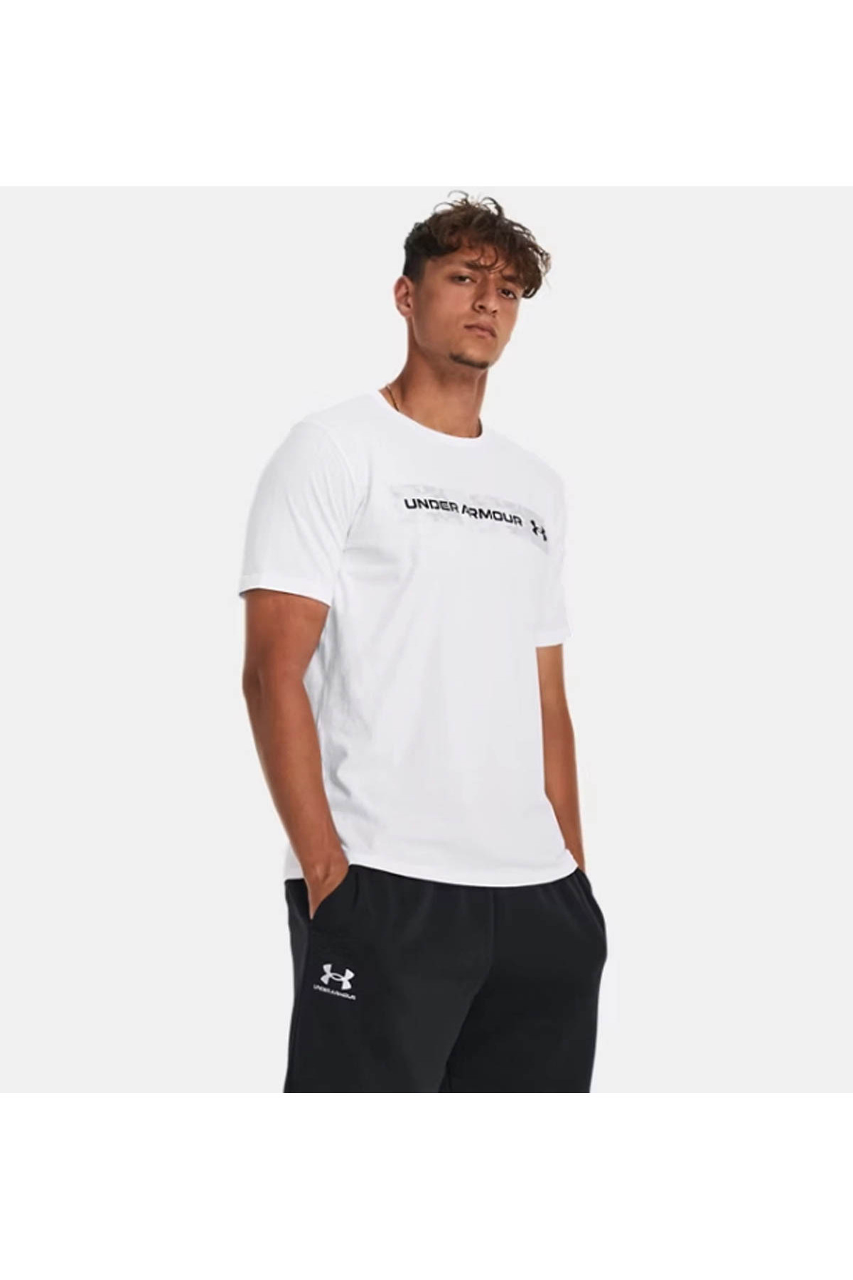 آندر آرمور تی شرت مردانه UA طرح Camo طرح راه راه سینه سفید کد ۱۳۷۶۸۳۰-۱۰۰