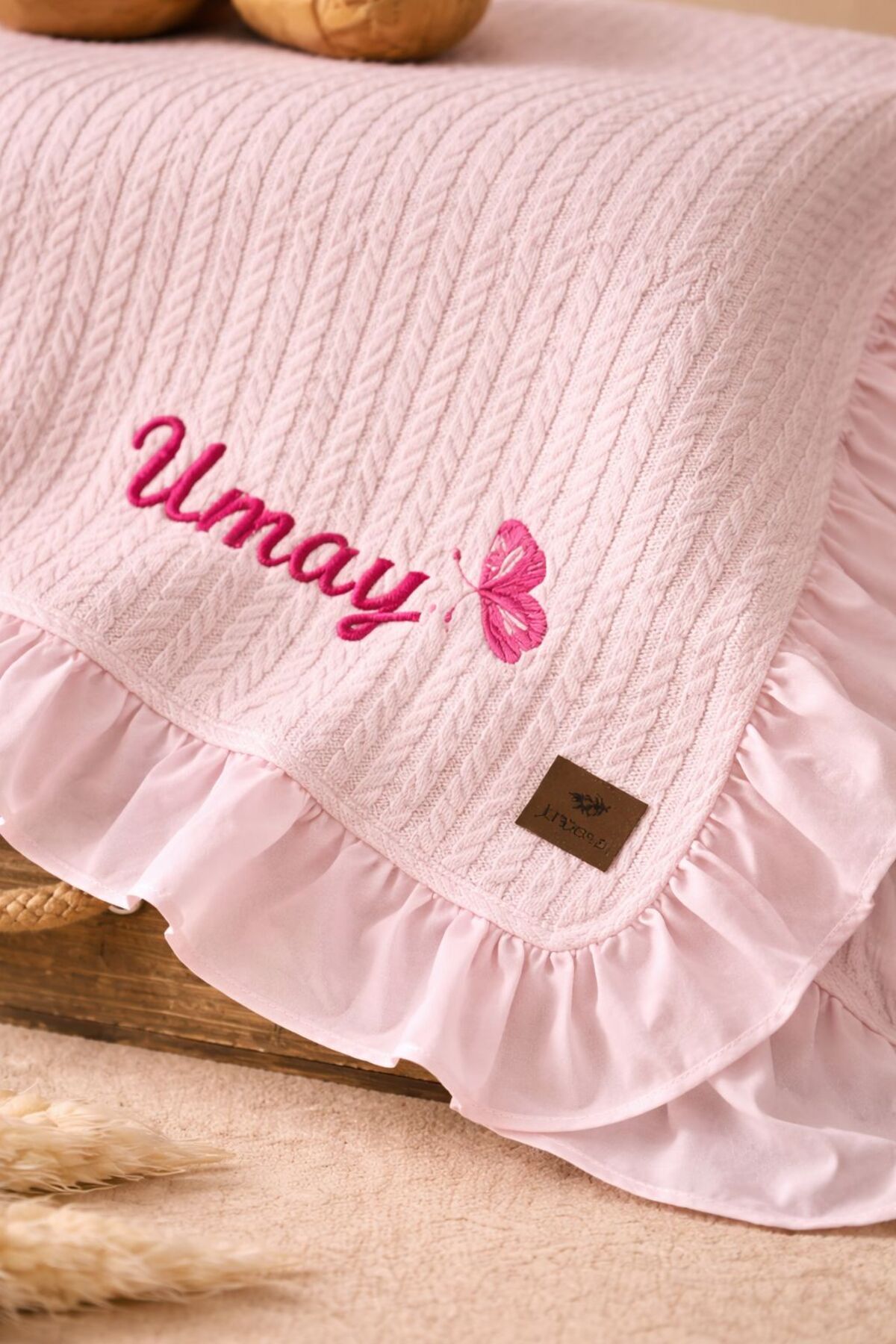 JUNİPERUS Kişiye Özel Nakışlı İsimli Fırfırlı Ekru Bebek Pikesi & Battaniye Oeko-Tex Sertifikalı %100 Pamuk fotoğrafı 3 (önizleme)