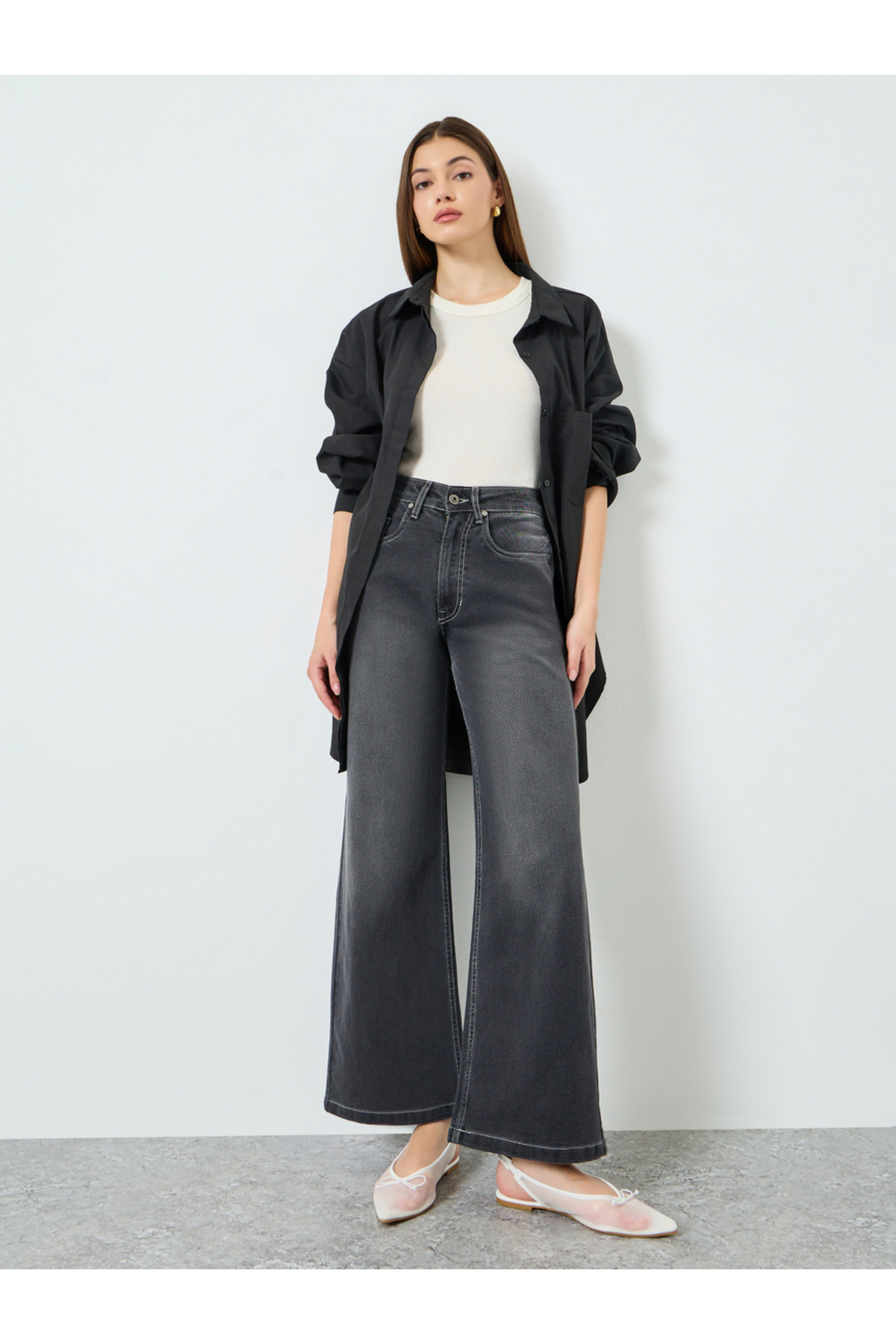 Styli Women Grey Wide Leg Faded Jeans