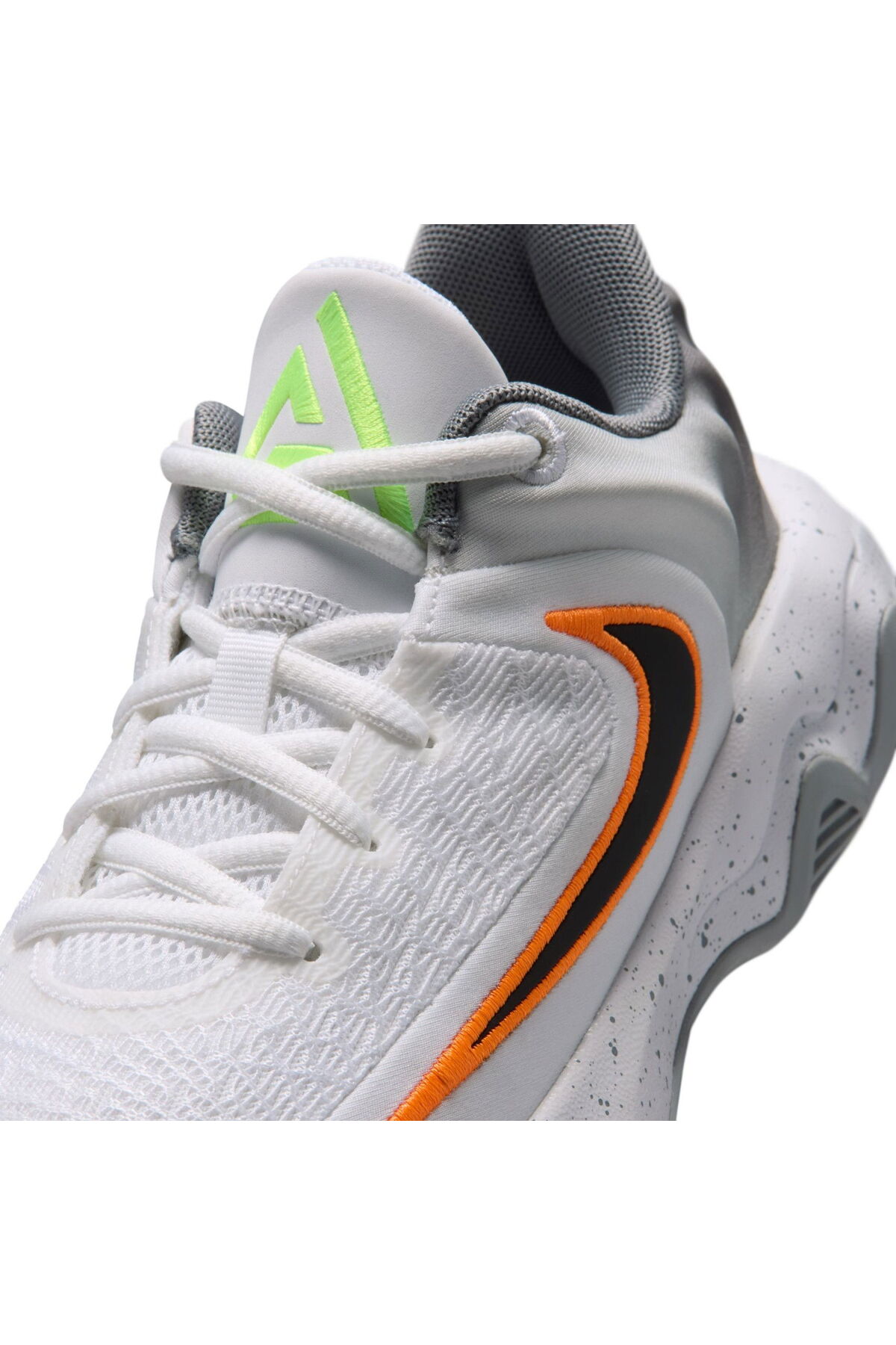 new white basketball shoes