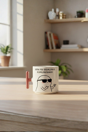 DeseneBak Durduk Yere Gerilmelerin ve Delirmelerin İnsanıyım Yazılı Kupa – Pe...