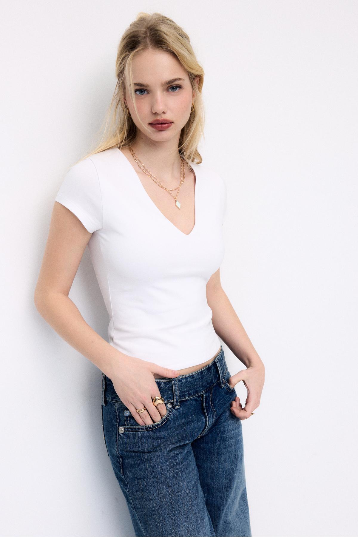 Stradivarius  Kısa kollu V yaka t-shirt - Görsel 4