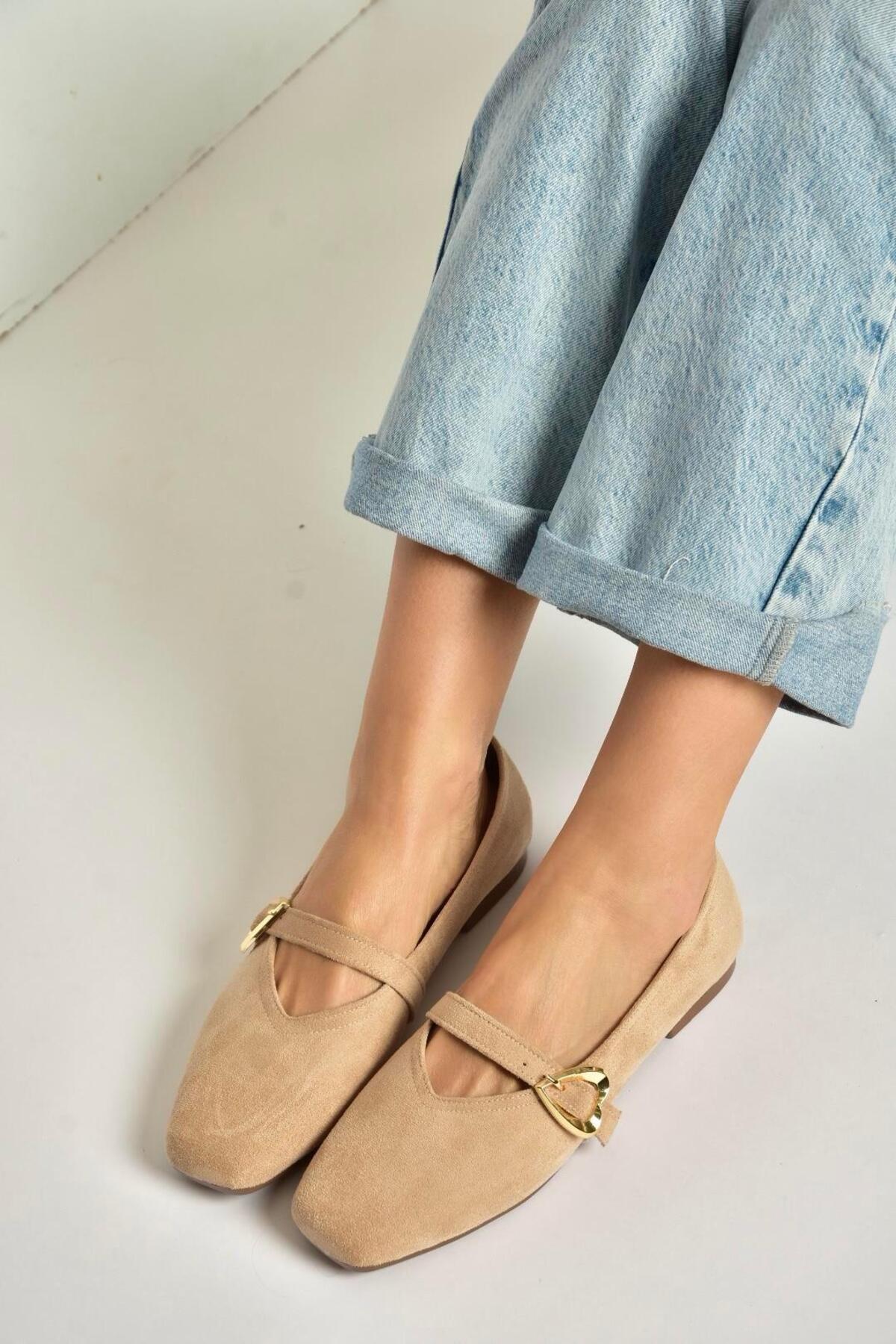 Fox Shoes Y726632602 Ten Süet Kalp Toka Detaylı Kadın Babet görsel 4