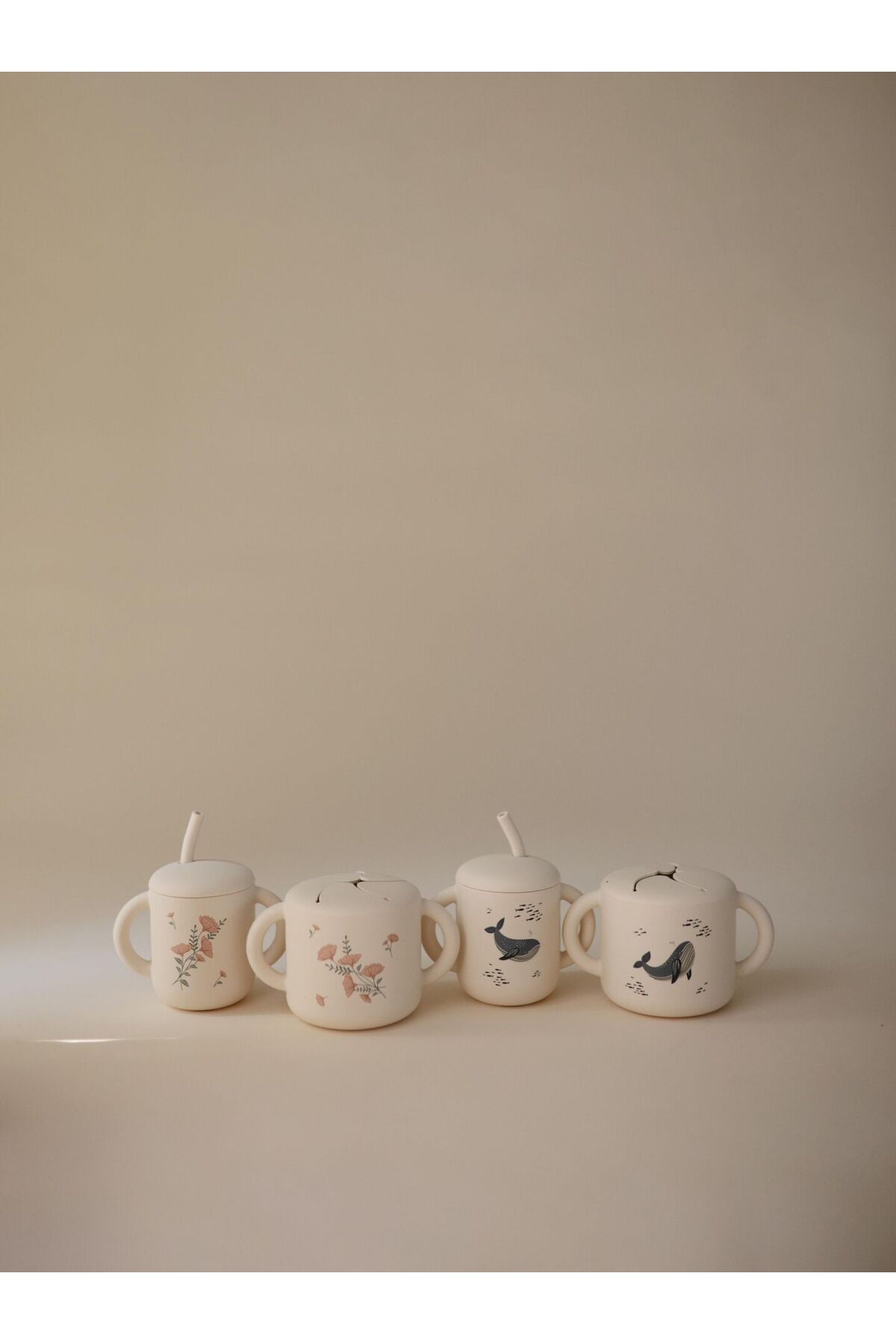 Mushie Pipetli Silikon Alıştırma Bardağı - Pink Flowers fotoğrafı 3 (önizleme)