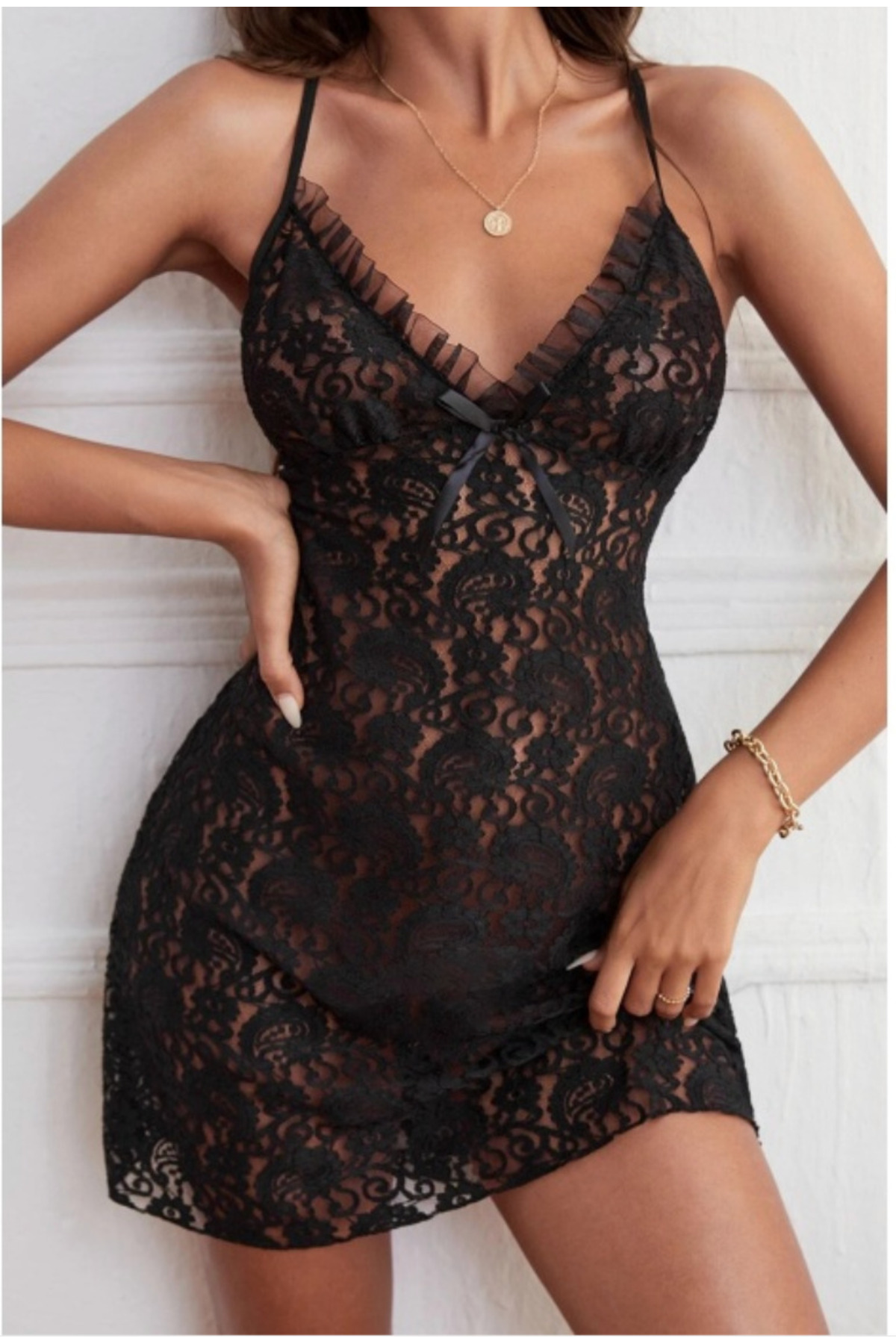 Vielove Kadın Siyah Fırfırlı Tül Detaylı Sırtı Çapraz Askılı Komple Dantel Gecelik