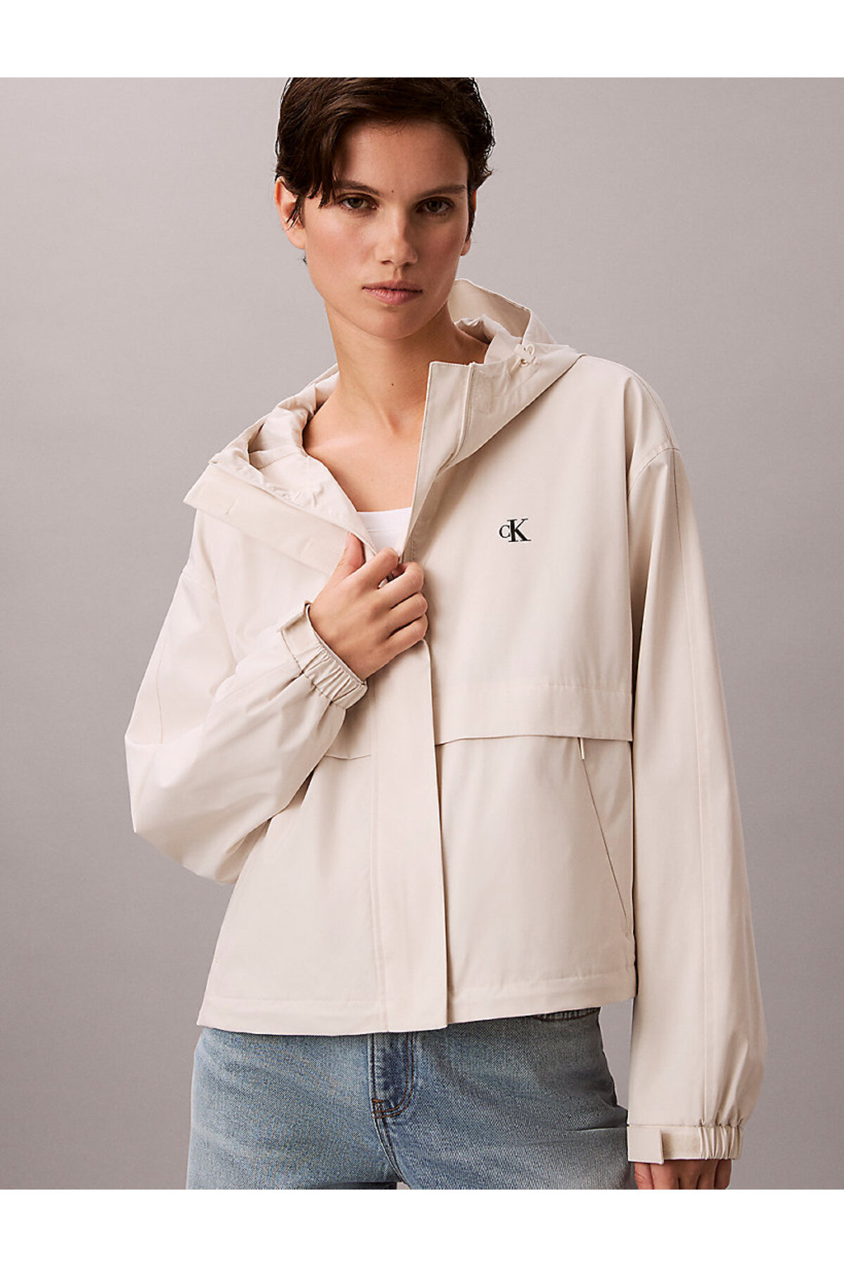 Calvin Klein Kadın Hooded Tech Kısa Yağmurluk Ceket görsel 4