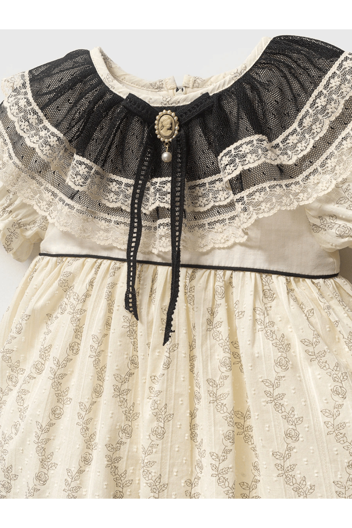 Momercy Kız Bebek Vintage Broş Detaylı Fırfırlı Yaka Elbise fotoğrafı 2 (önizleme)